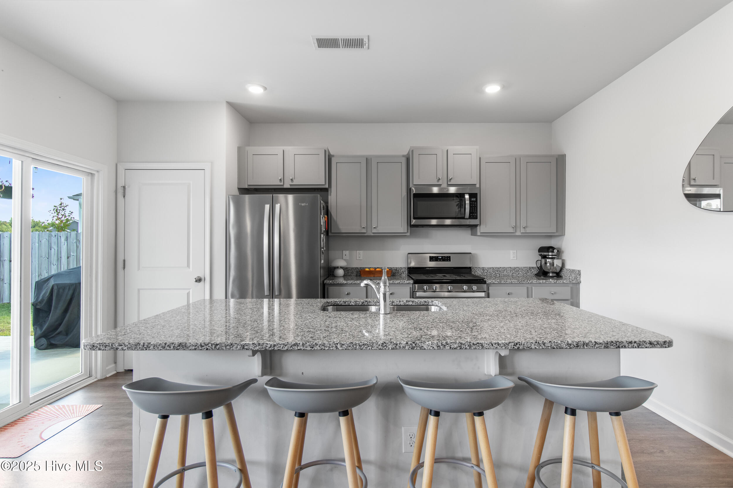 100535105 | Photo 18