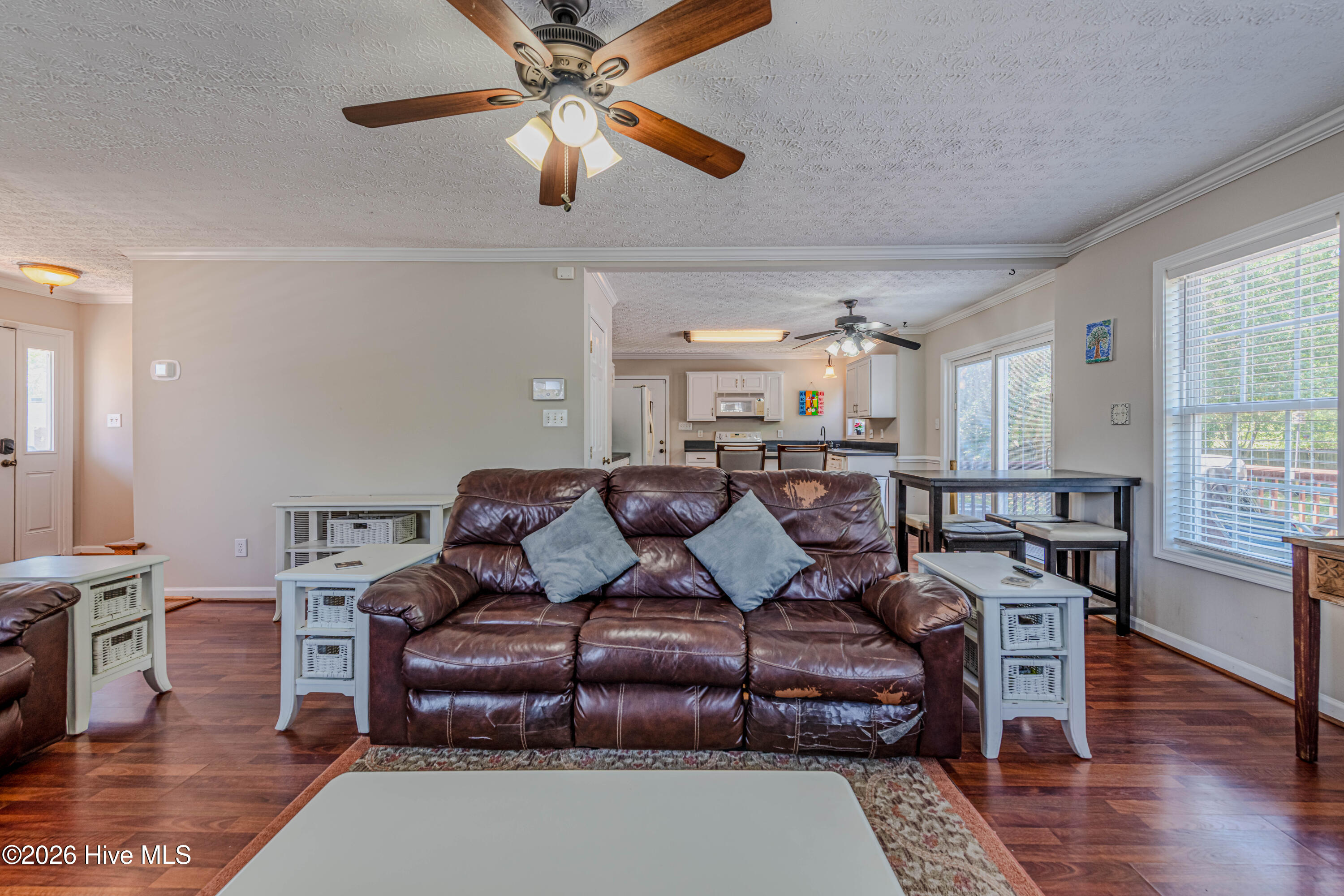 100569182 | Photo 12