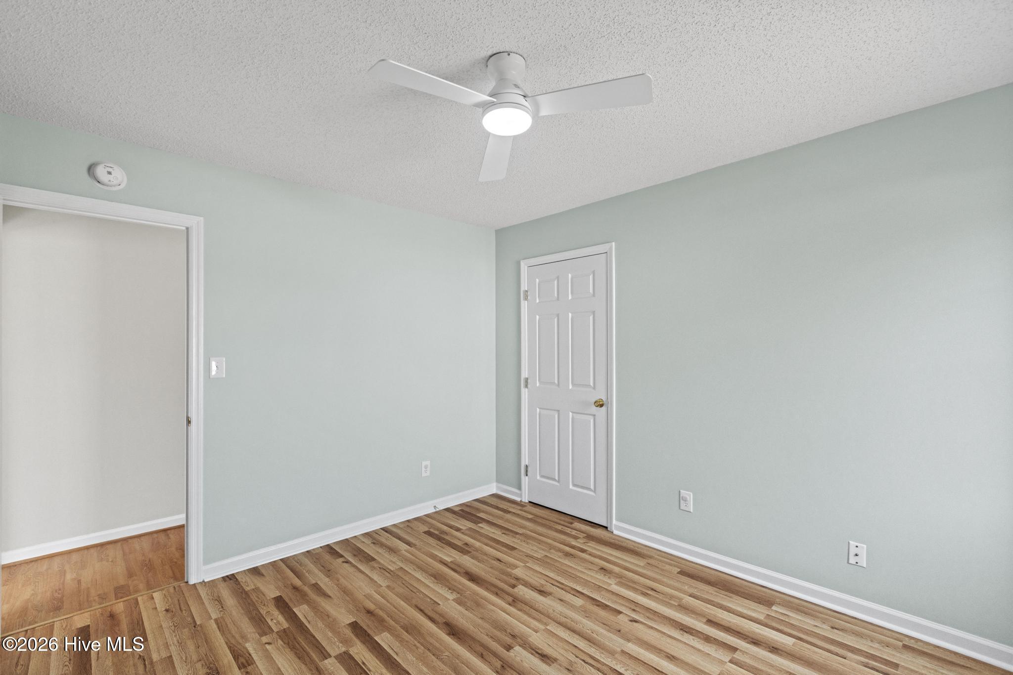 100558461 | Photo 23