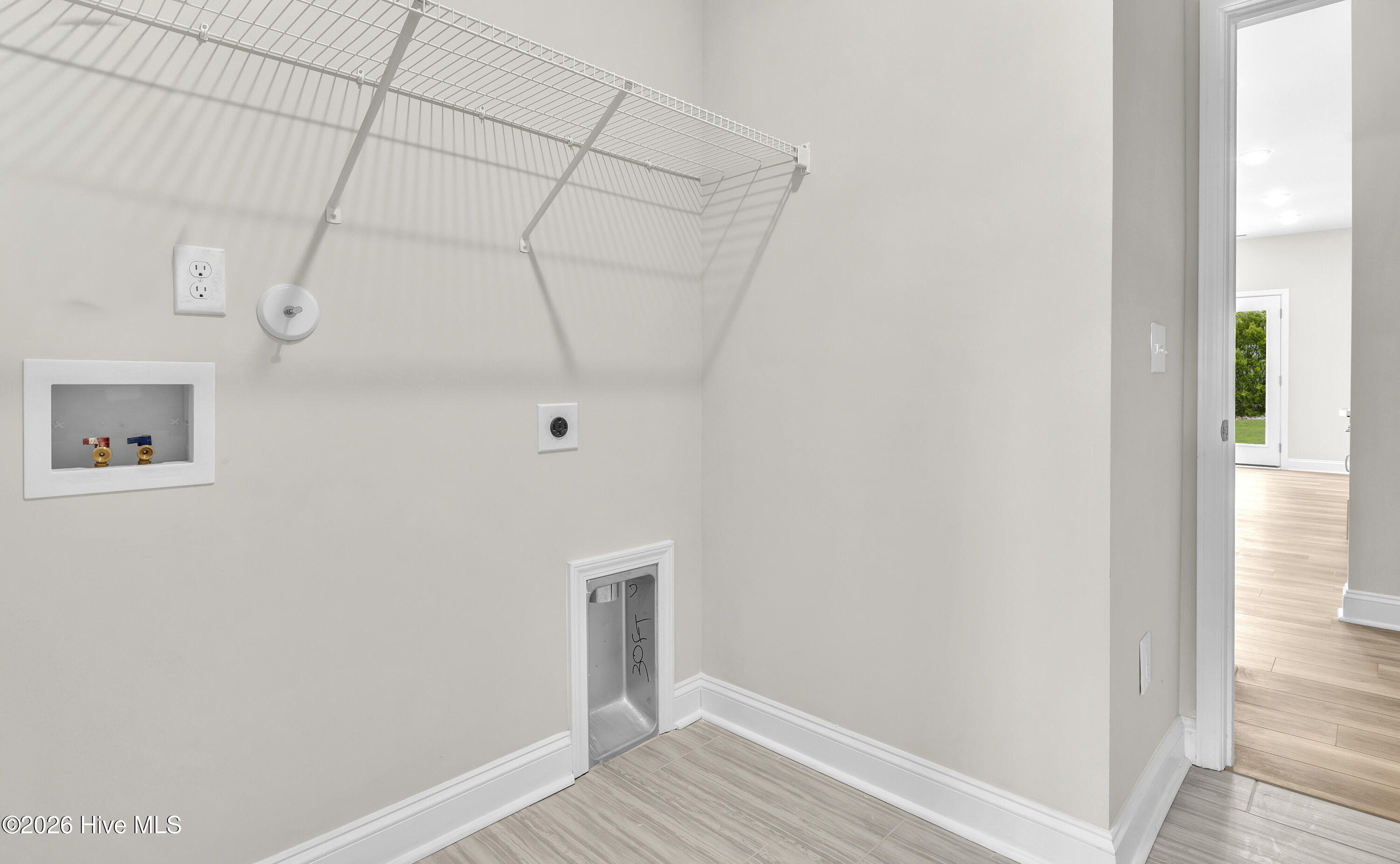 100552787 | Photo 24