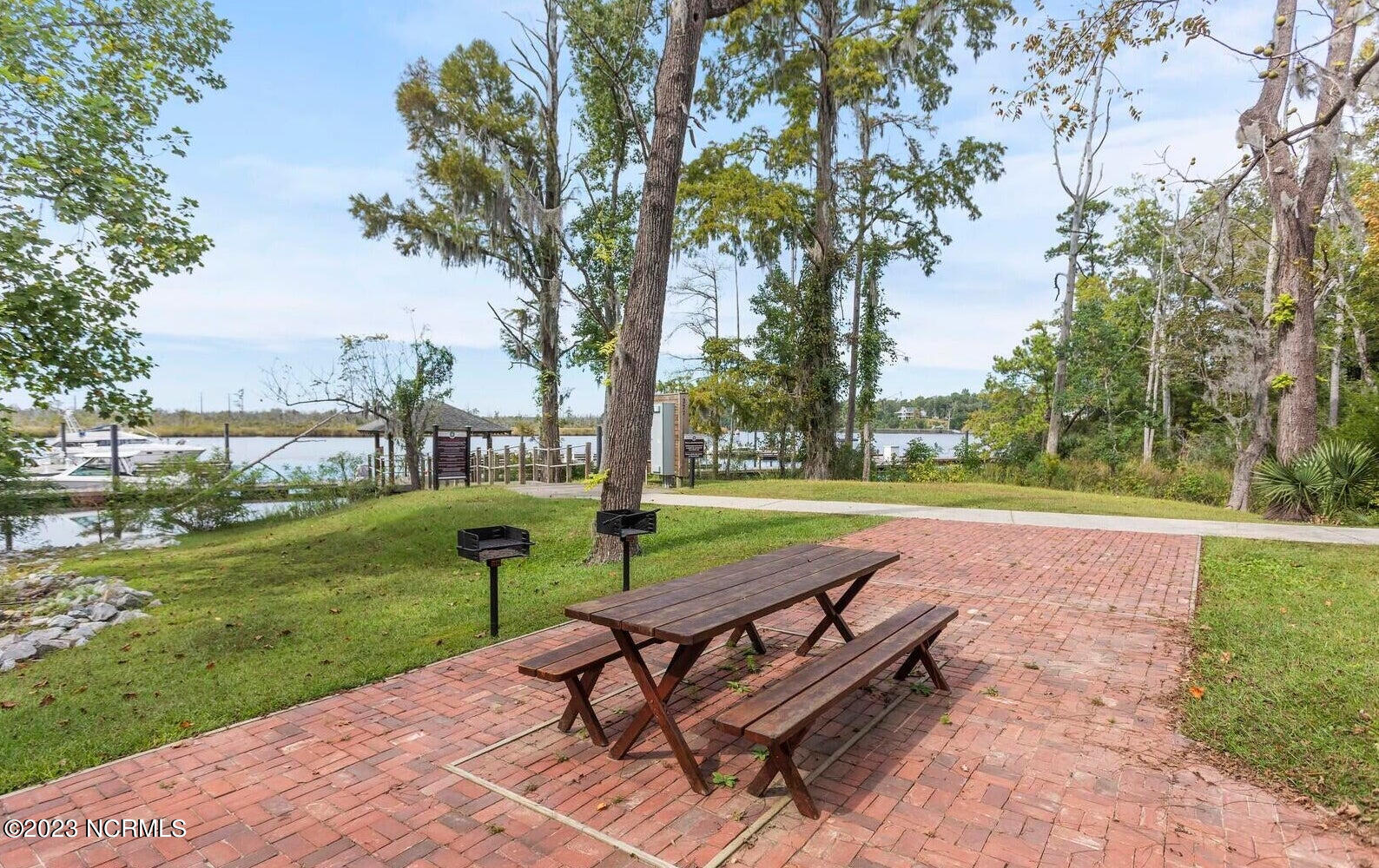 100568046 | Photo 80