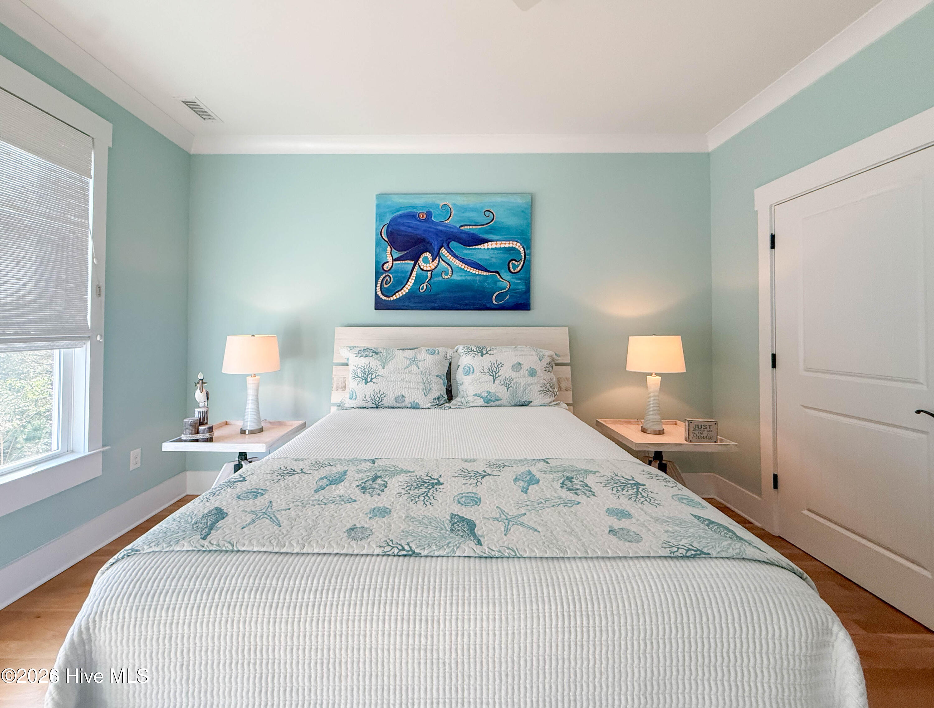 100548622 | Photo 46