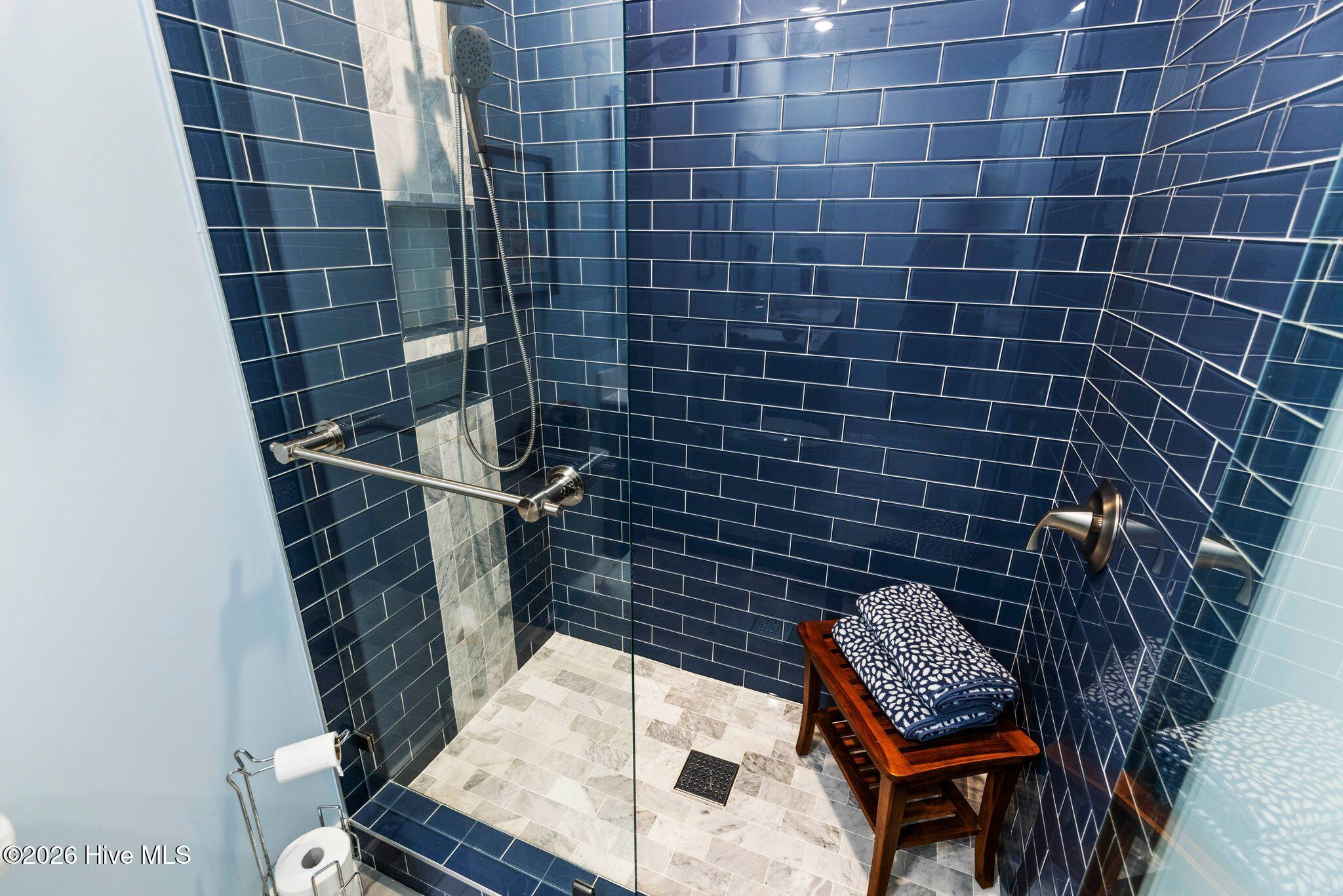 100570540 | Photo 48