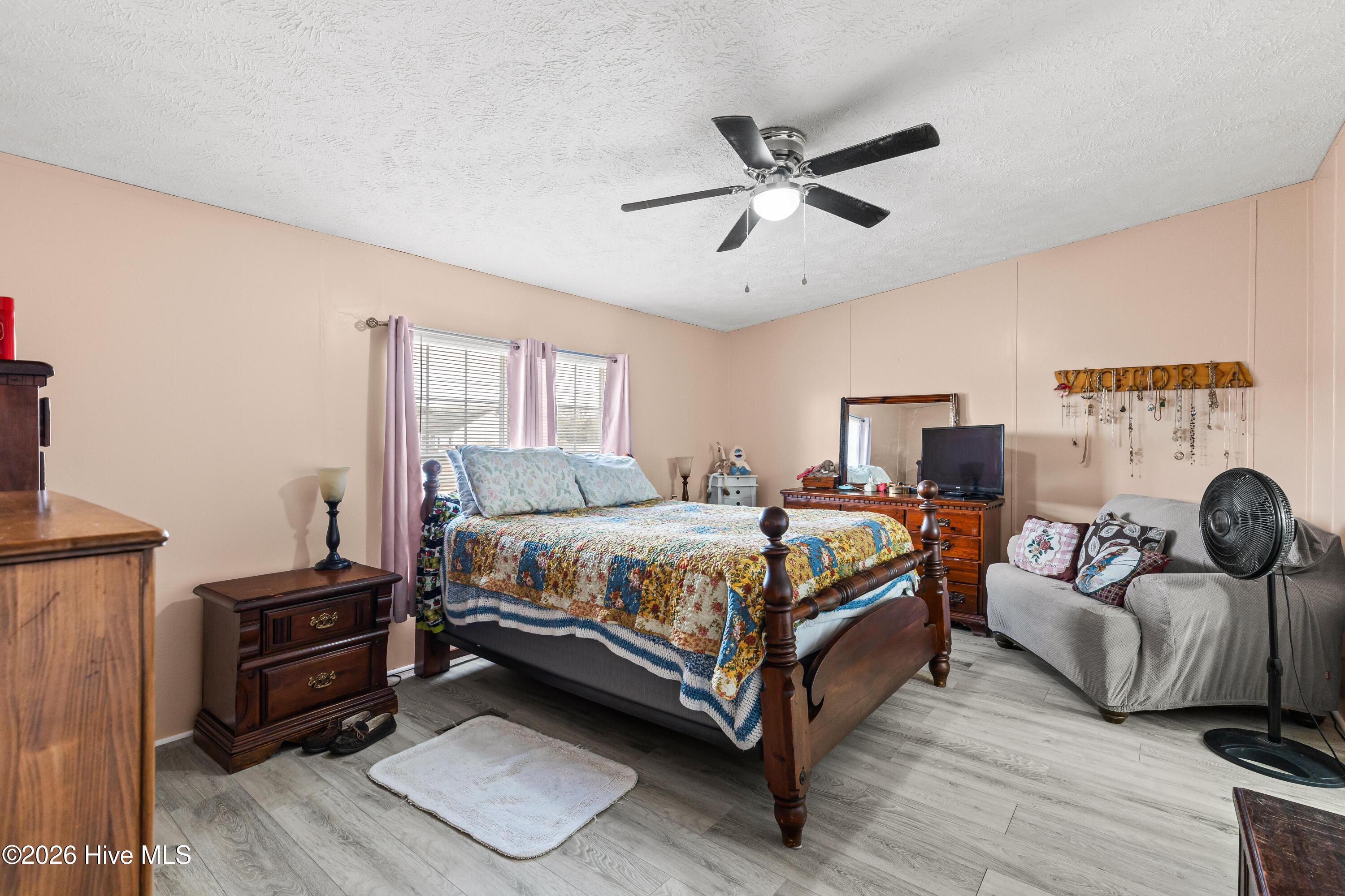 100547294 | Photo 16