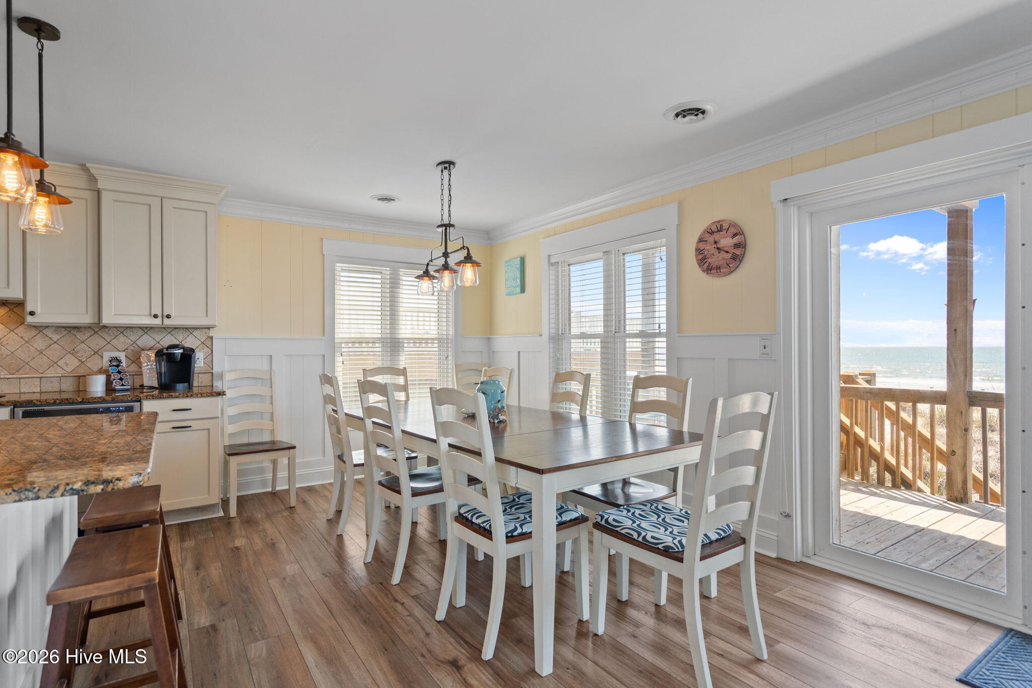 100568045 | Photo 20