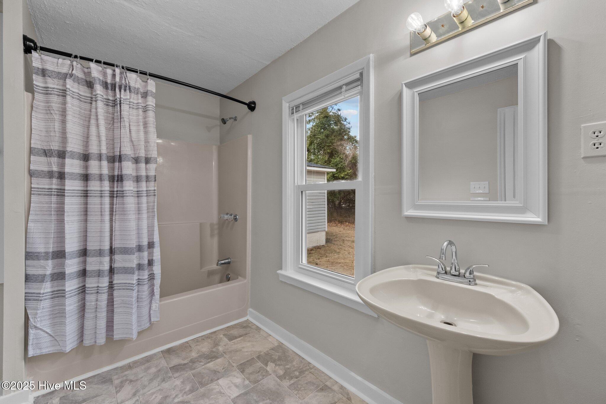 100568304 | Photo 25