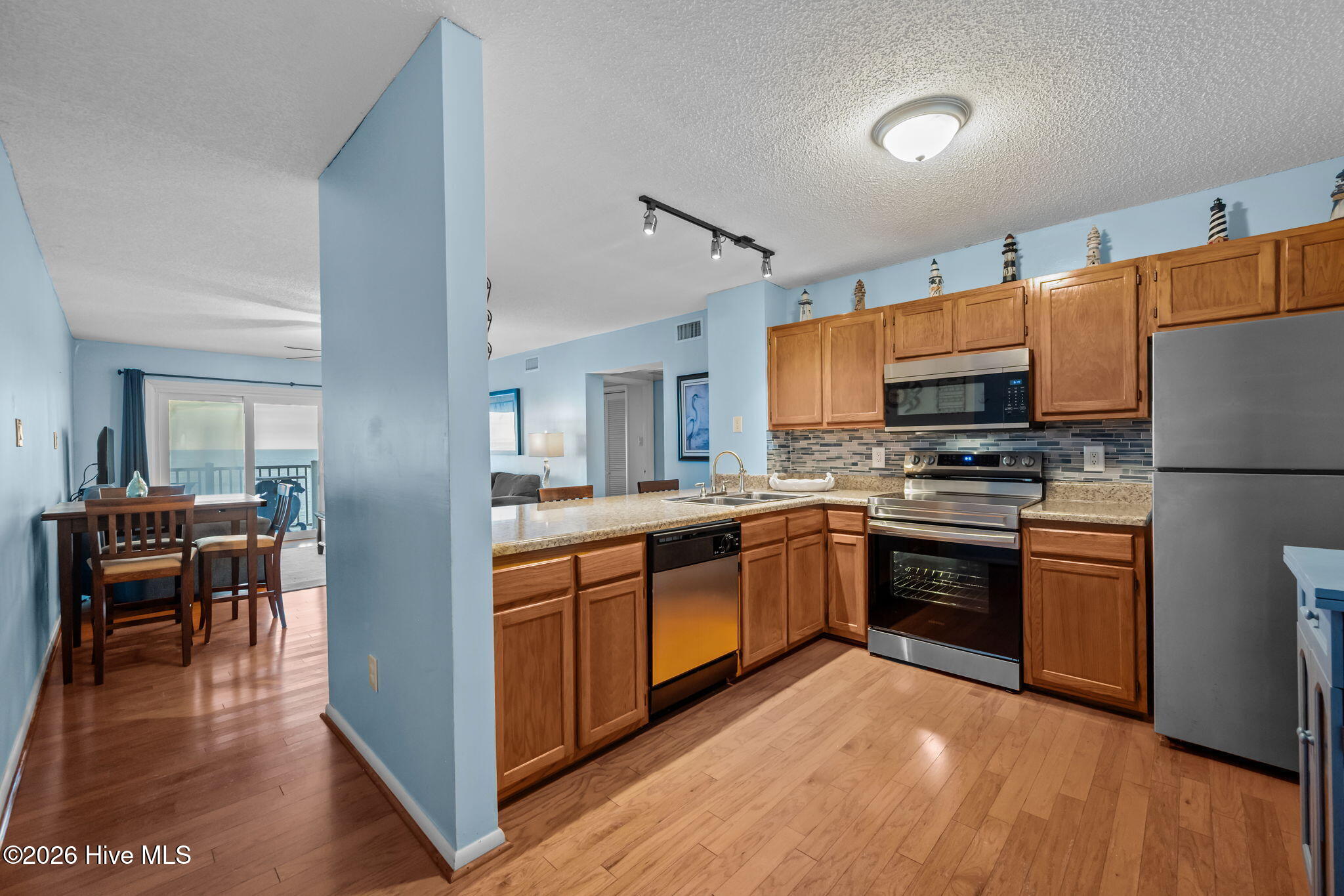 100554978 | Photo 15