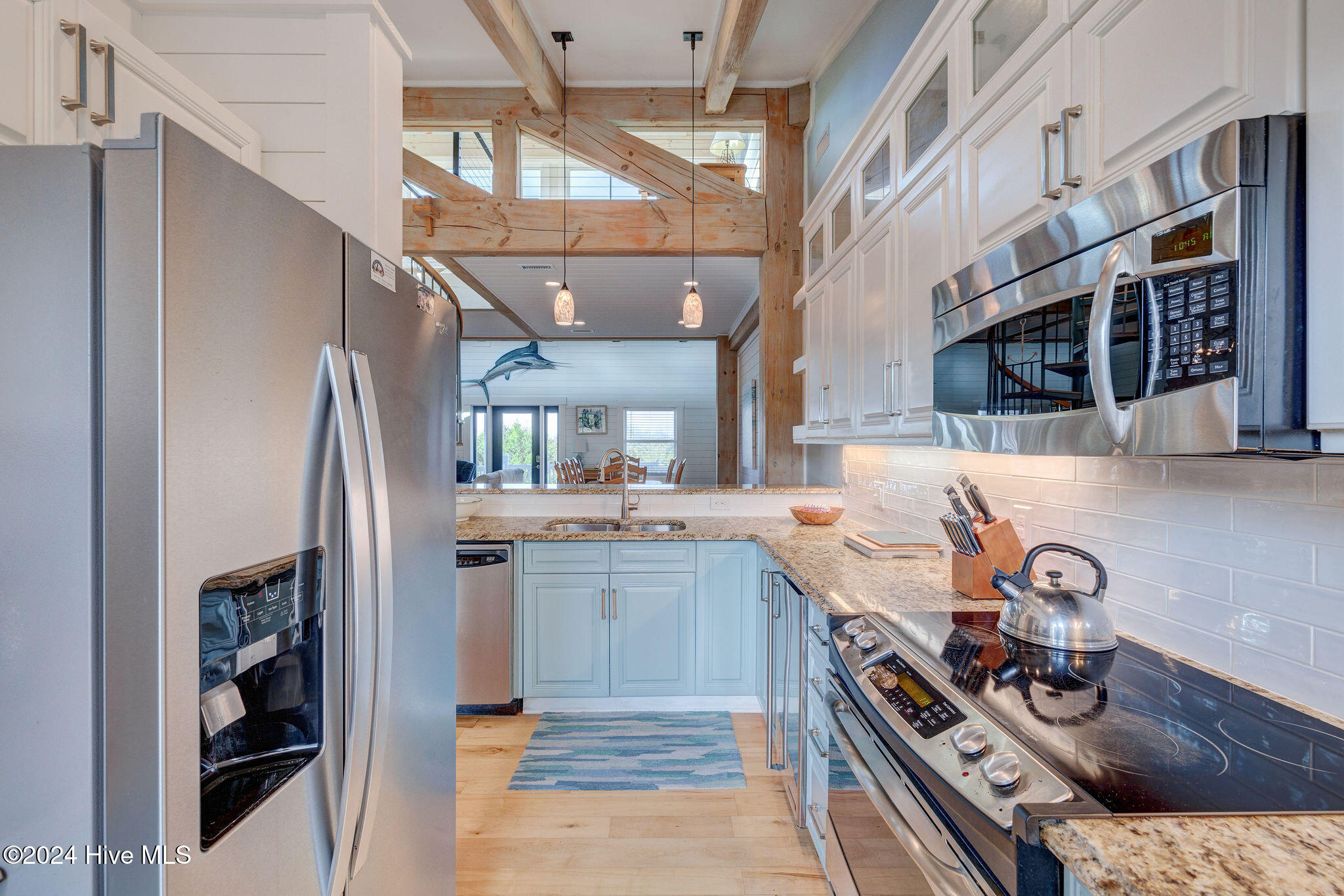 100526759 | Photo 15