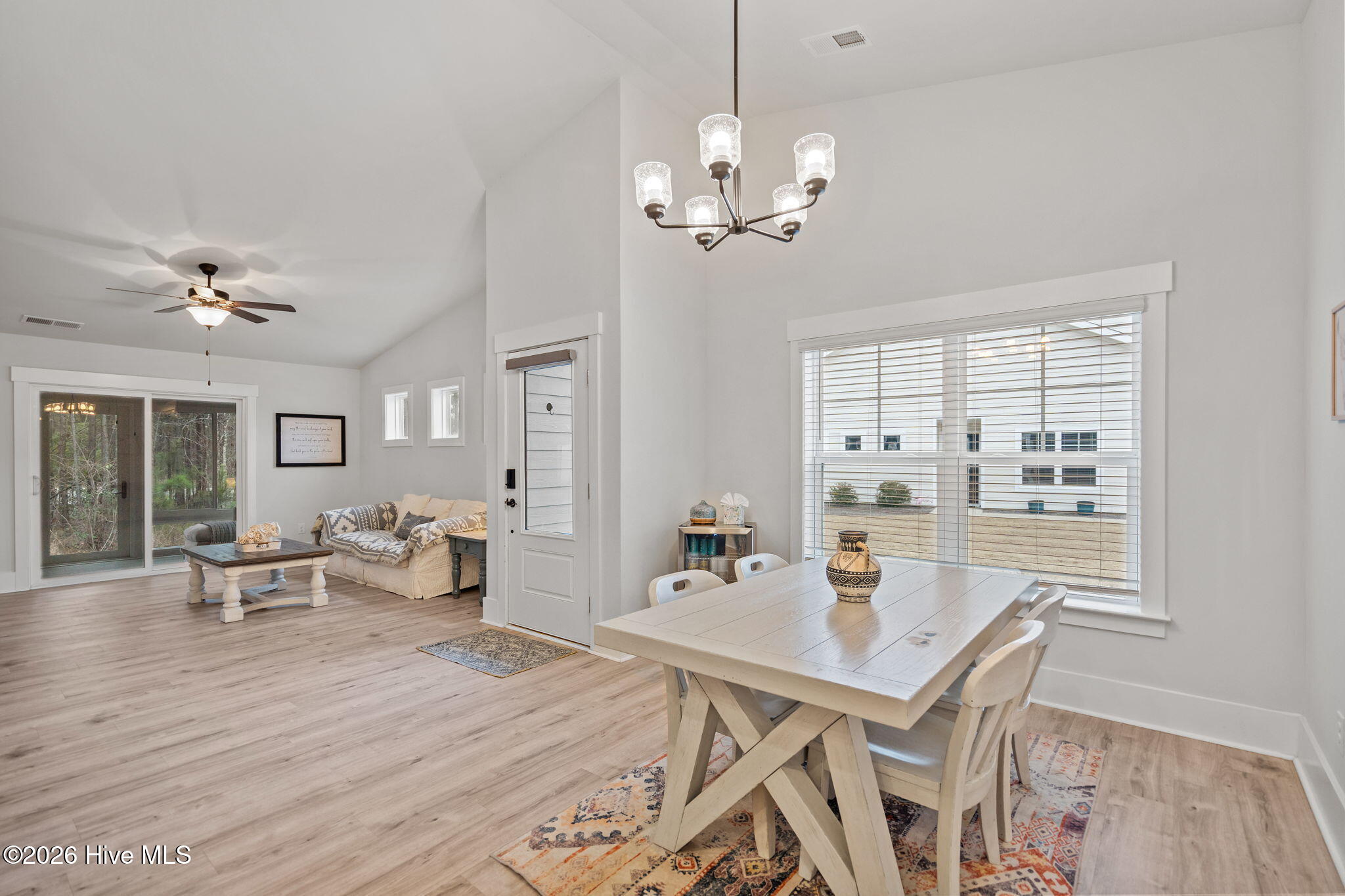 100558026 | Photo 20