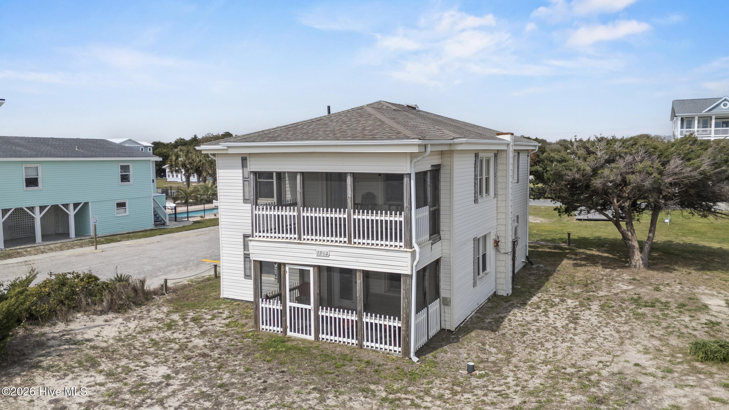 100563115 | Photo 56