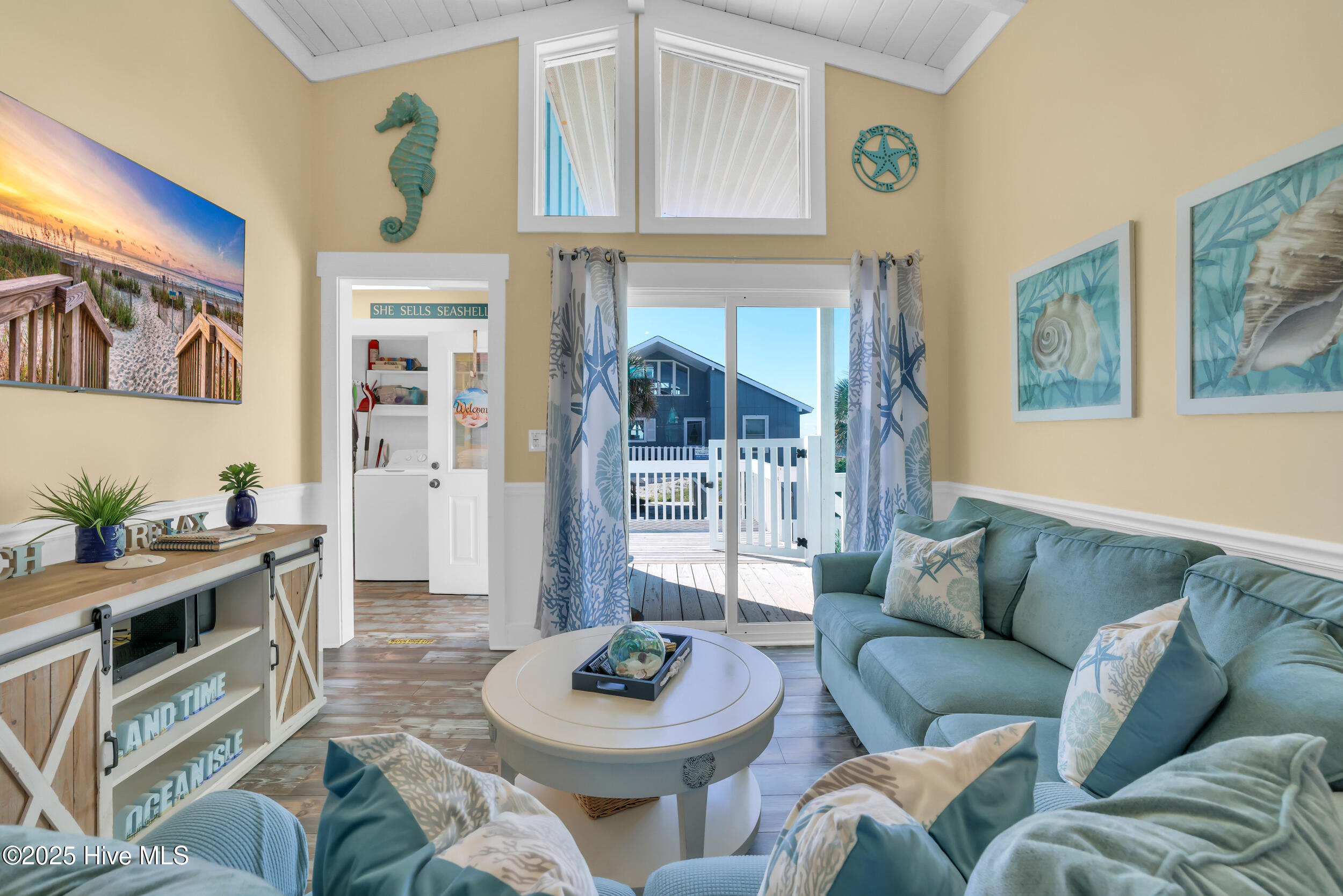 100536286 | Photo 23