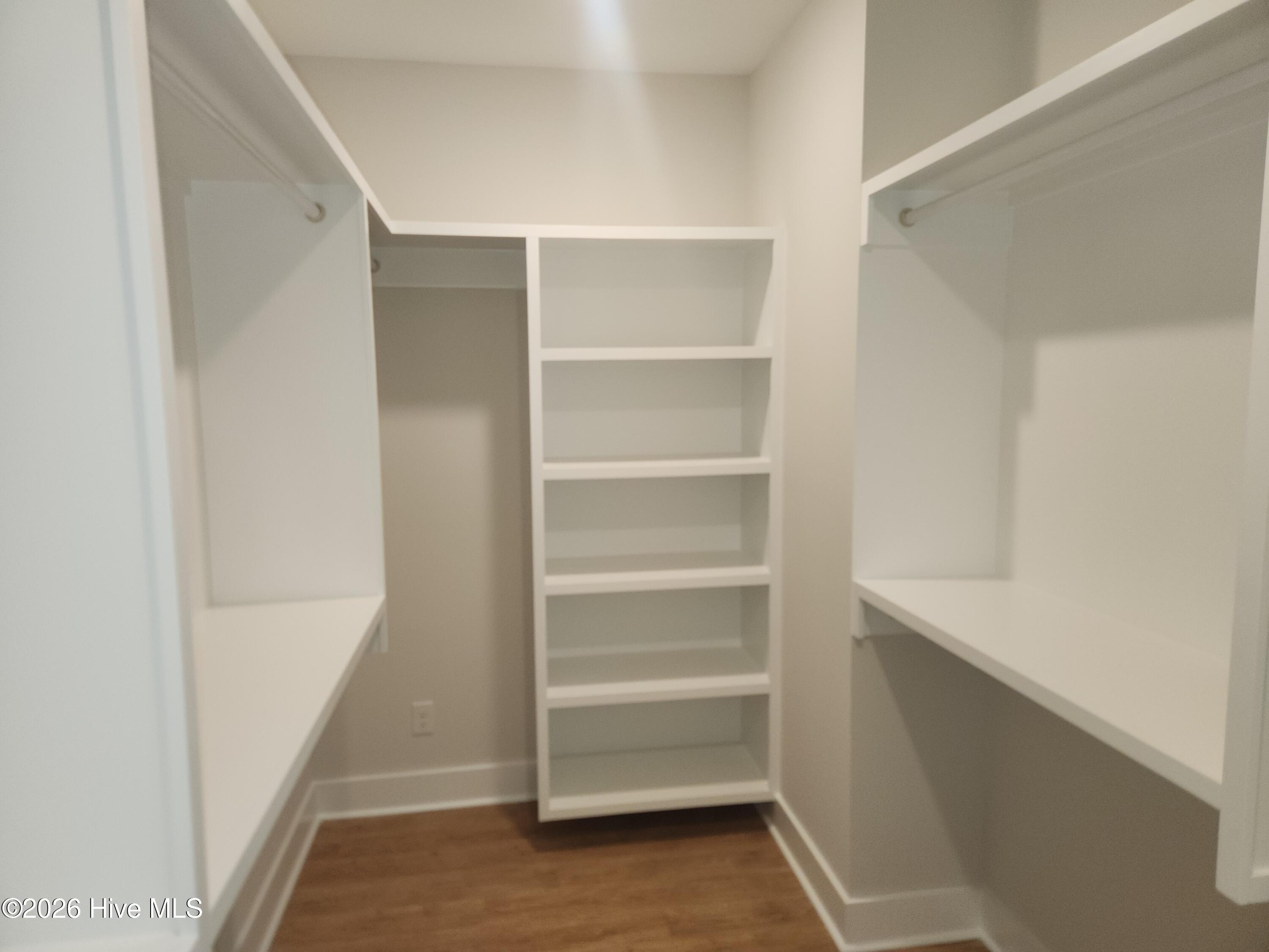 100545899 | Photo 31