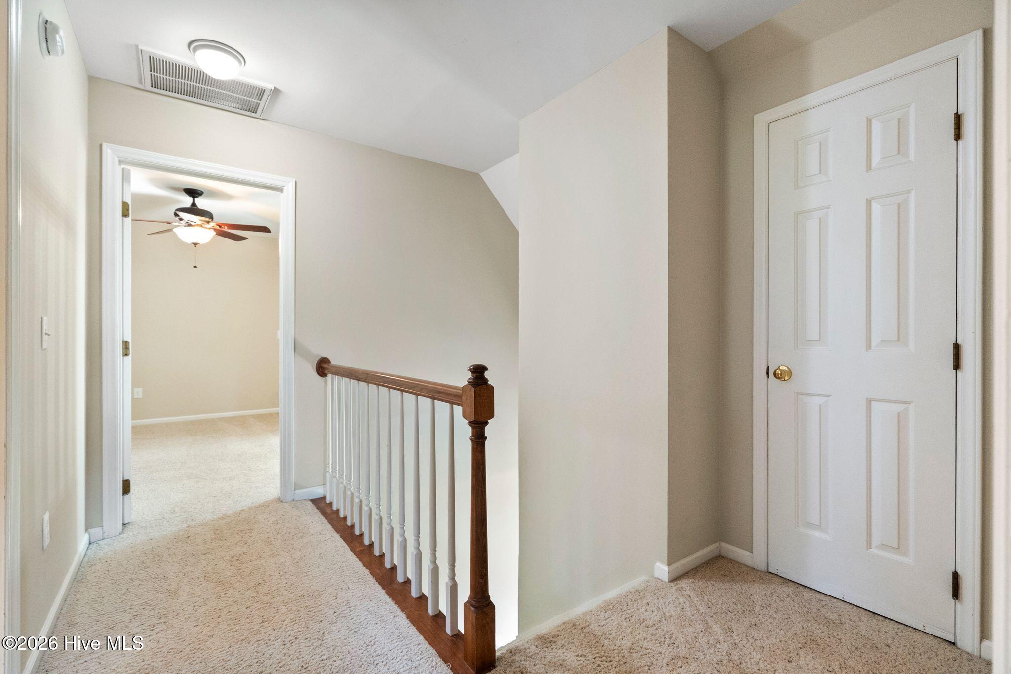 100585890 | Photo 40