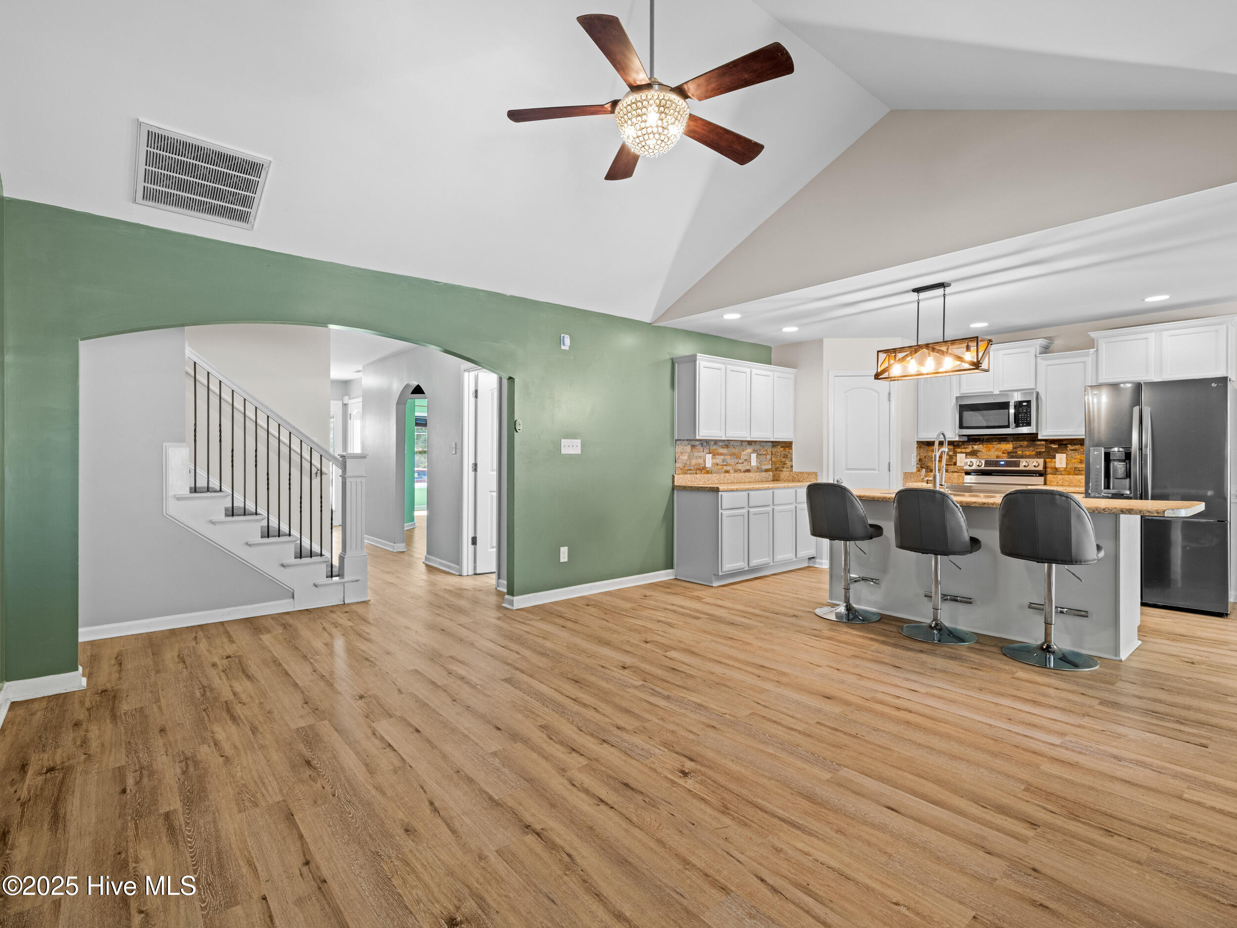 100531847 | Photo 11