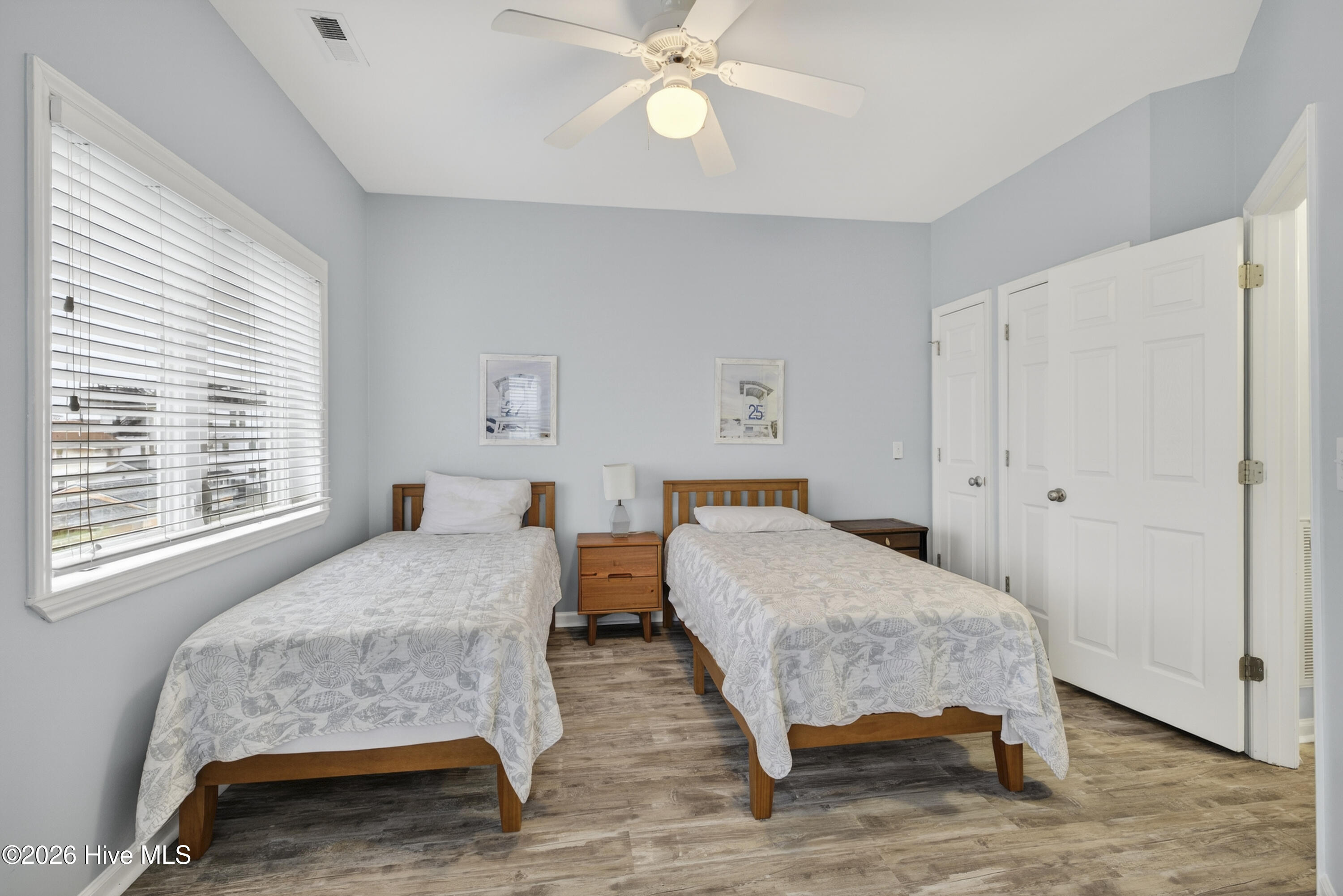 100561786 | Photo 55