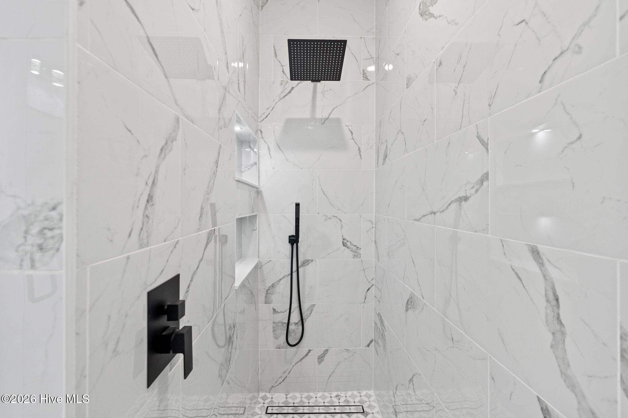 100528197 | Photo 24