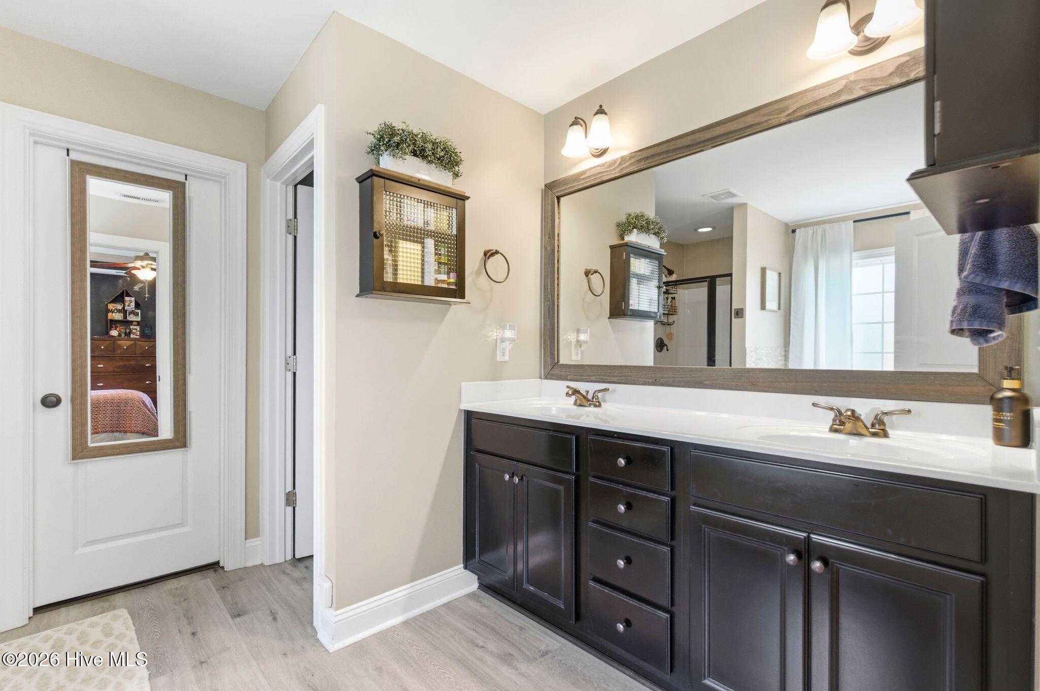 100568404 | Photo 38