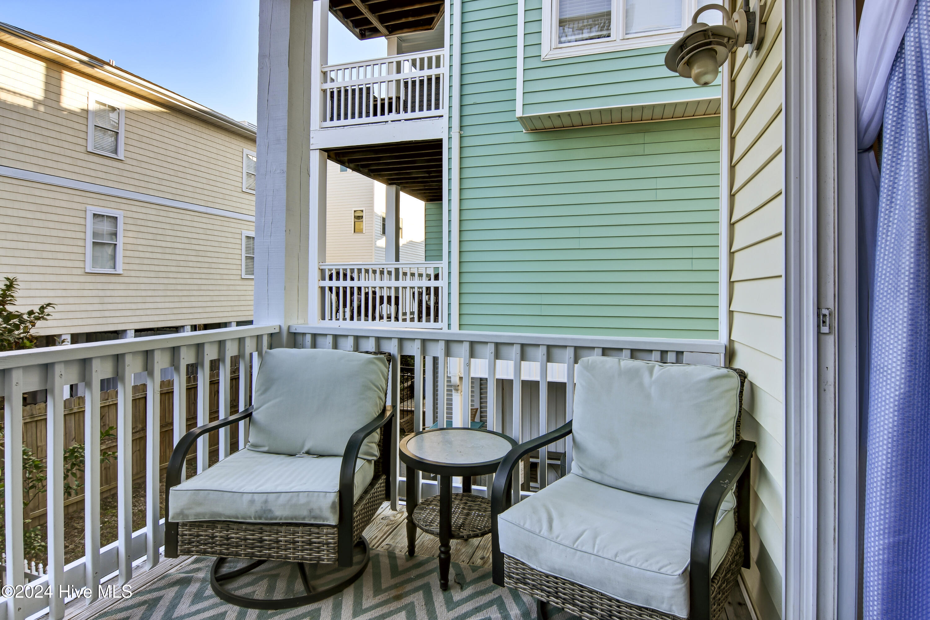 100475790 | Photo 20