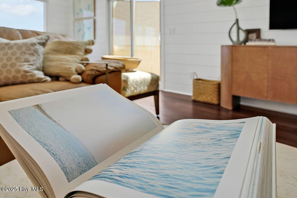 100508979 | Photo 18