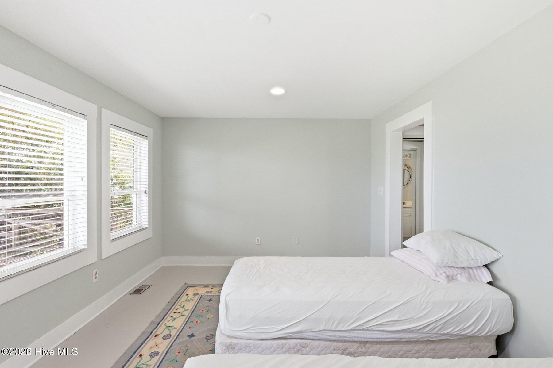 100566391 | Photo 32