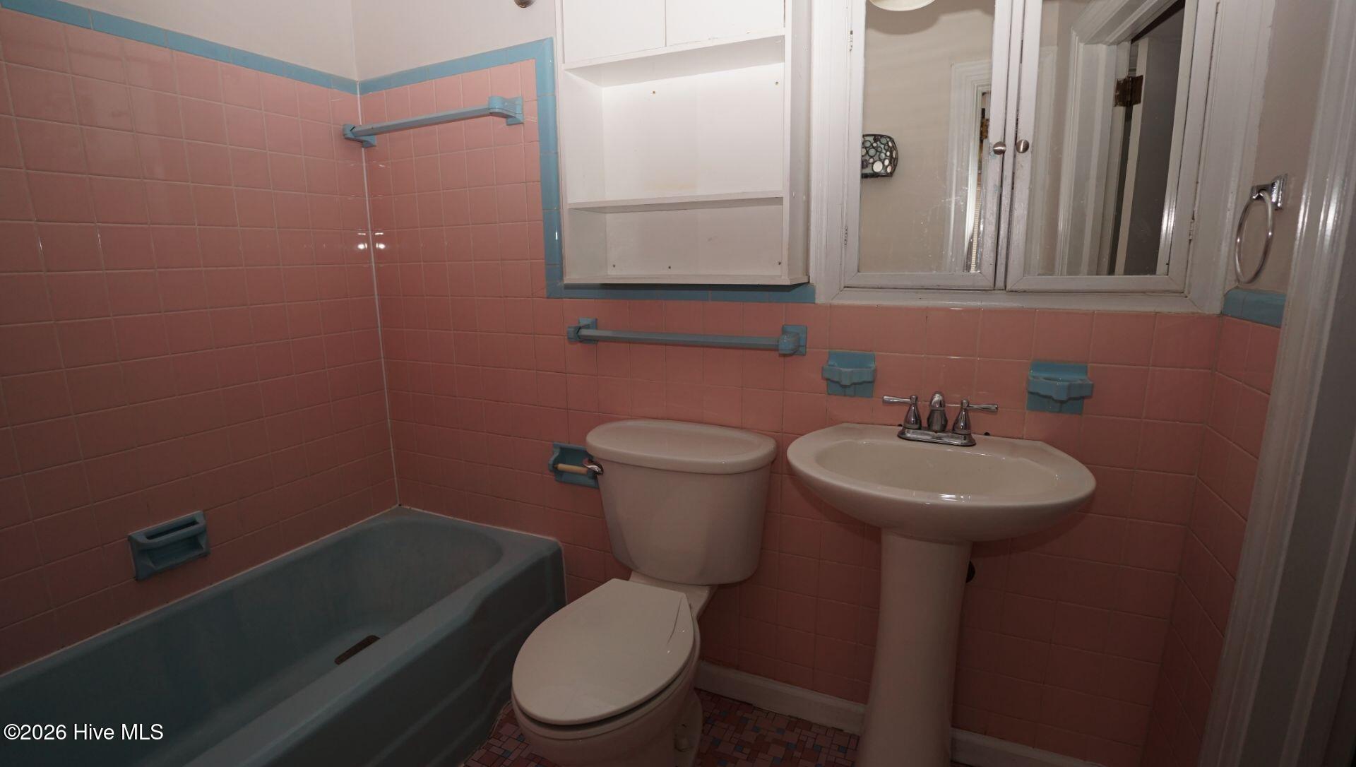 100547653 | Photo 11