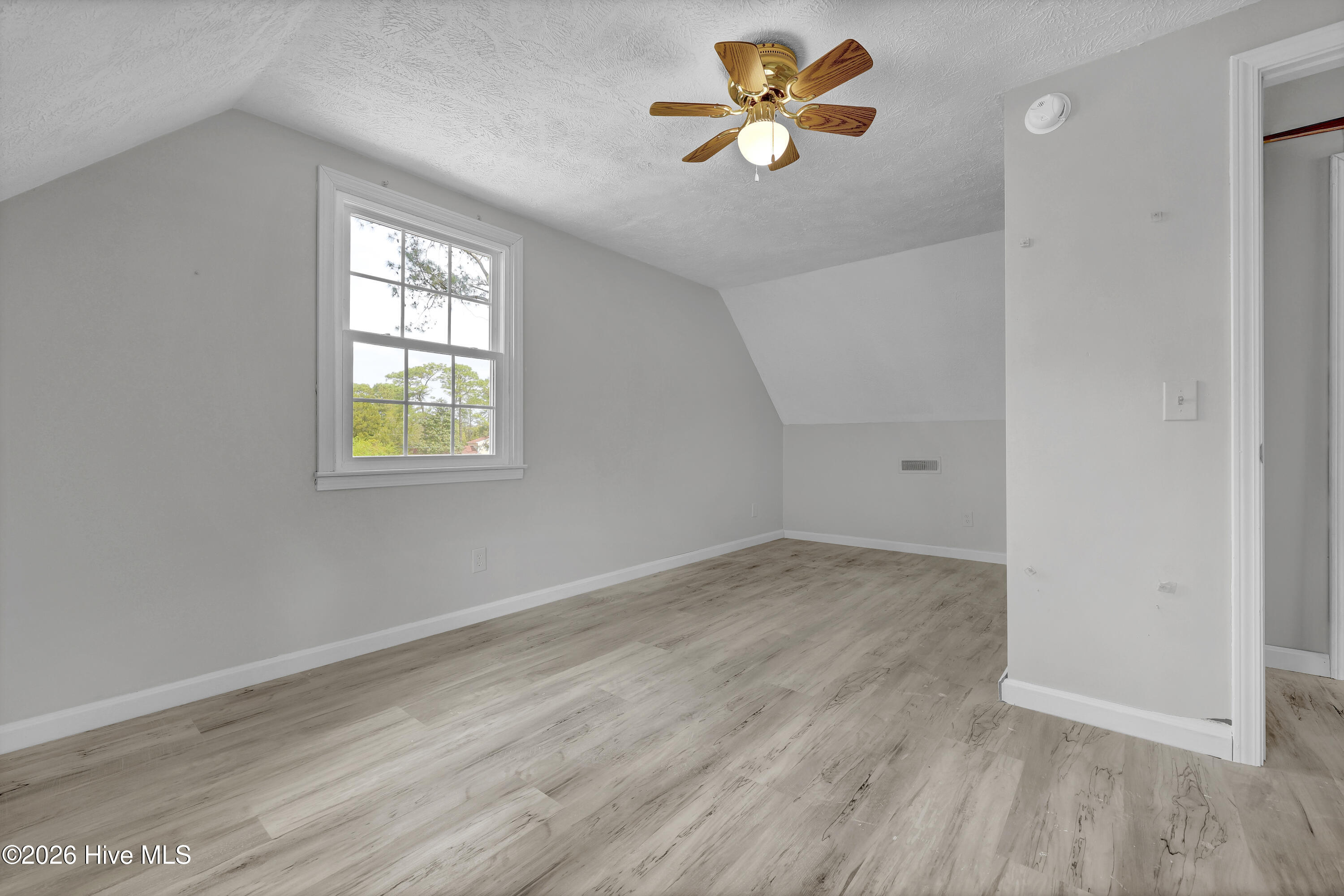 100564655 | Photo 27