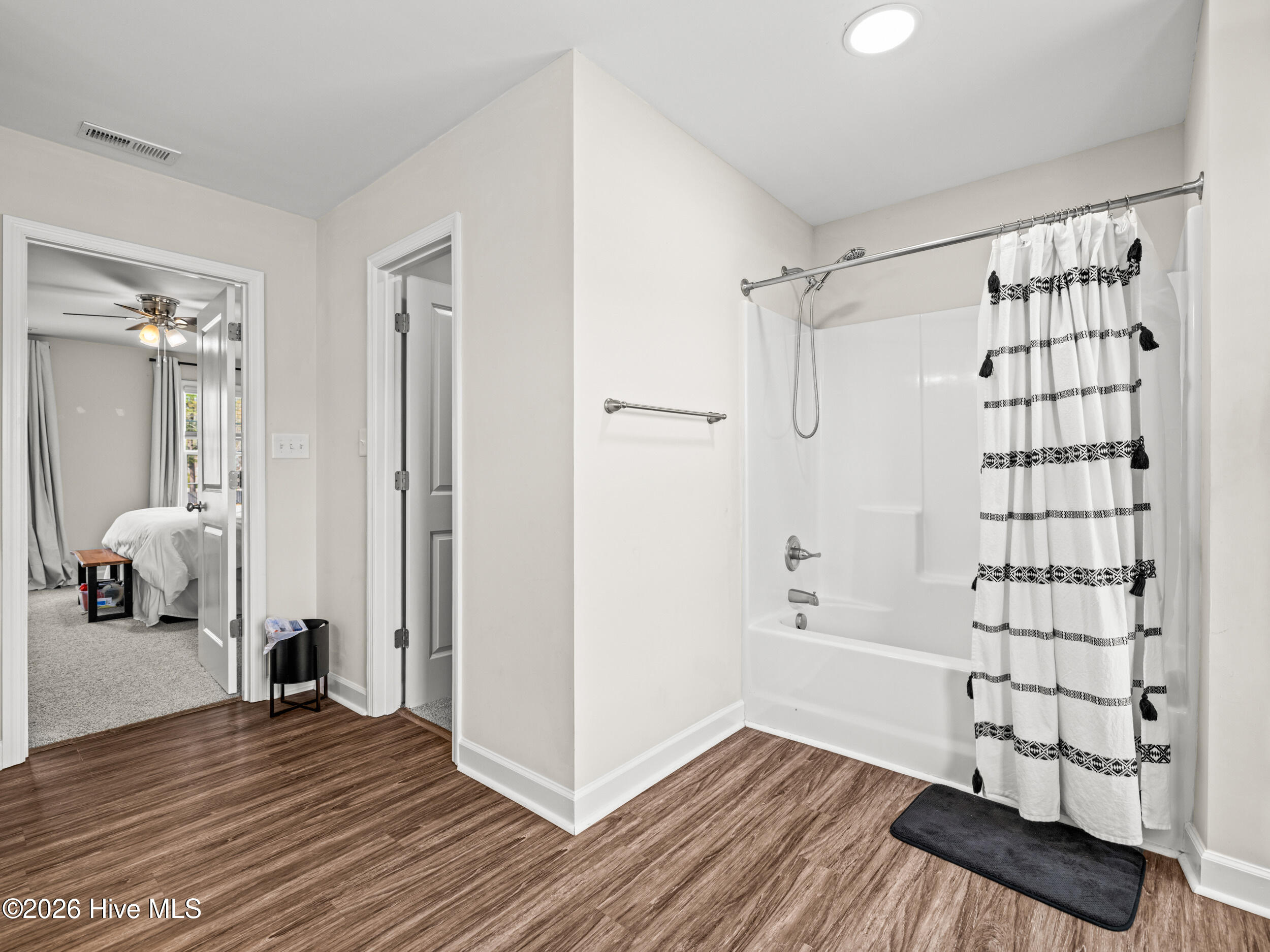 100565211 | Photo 42