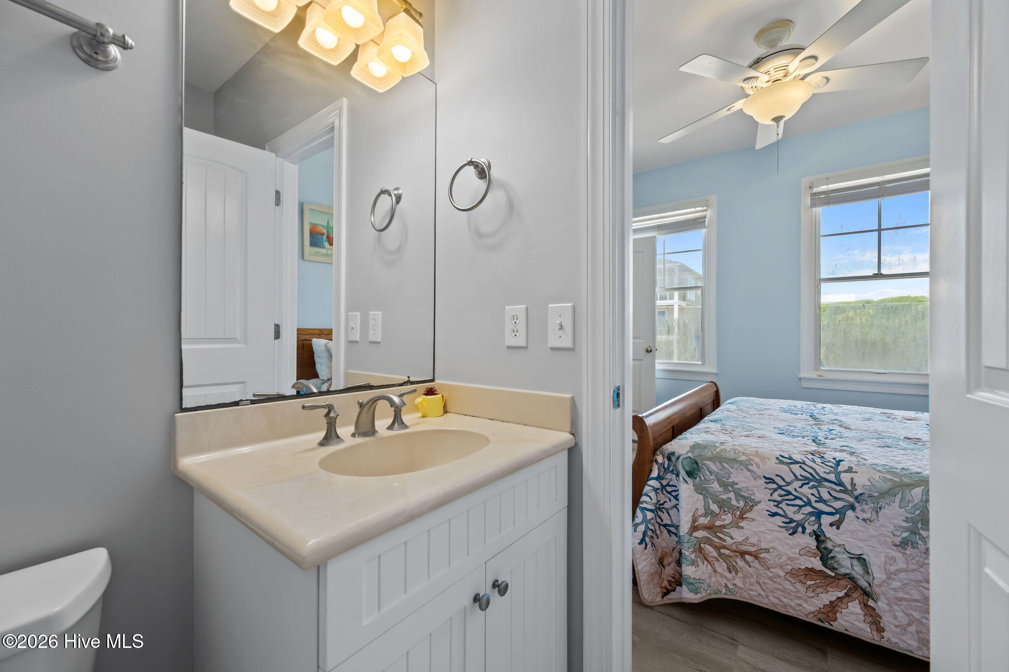 100570241 | Photo 54