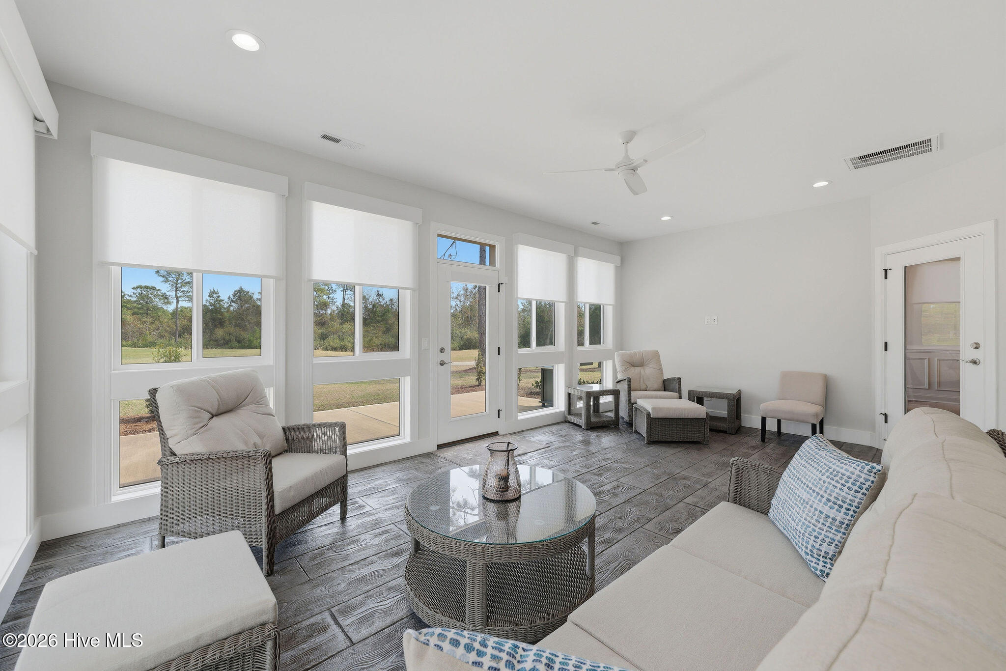 100564849 | Photo 17