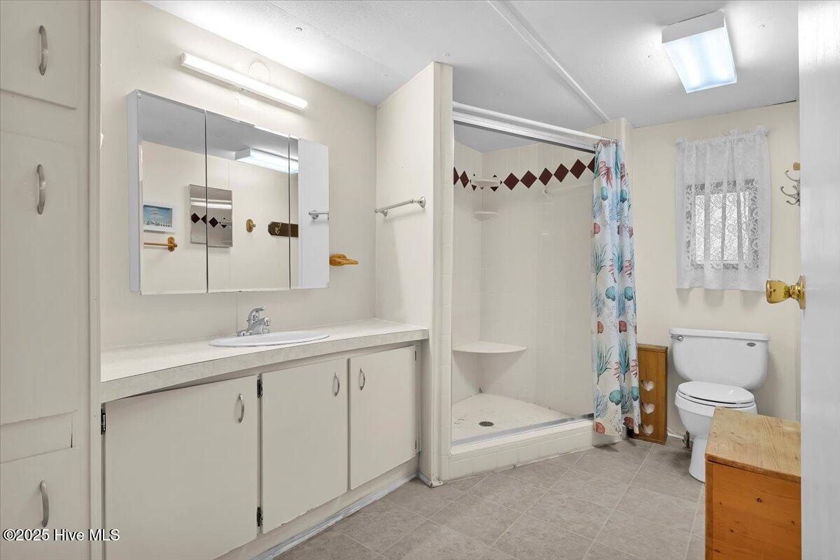 100518805 | Photo 25