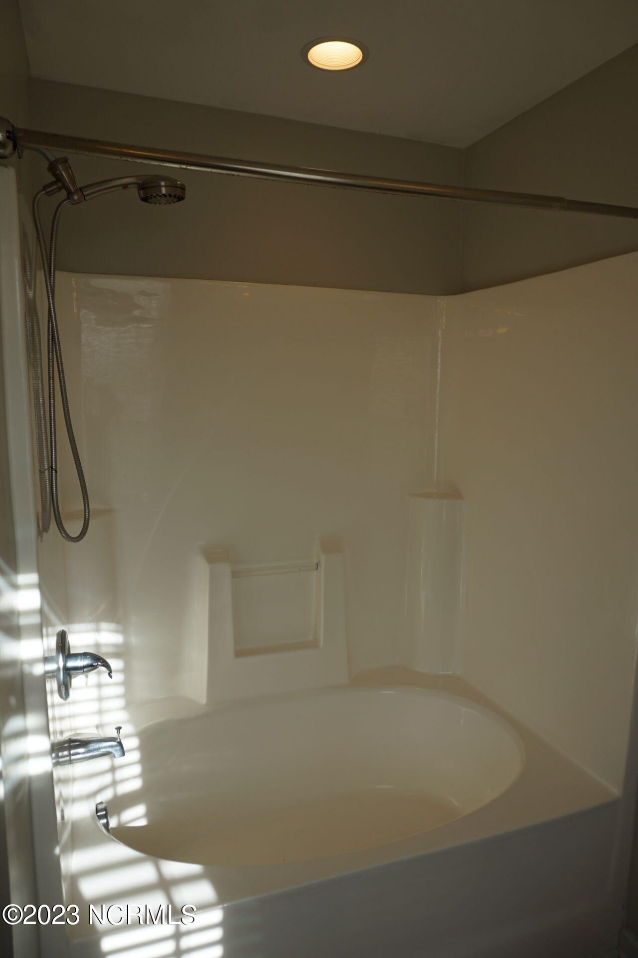 100569327 | Photo 14