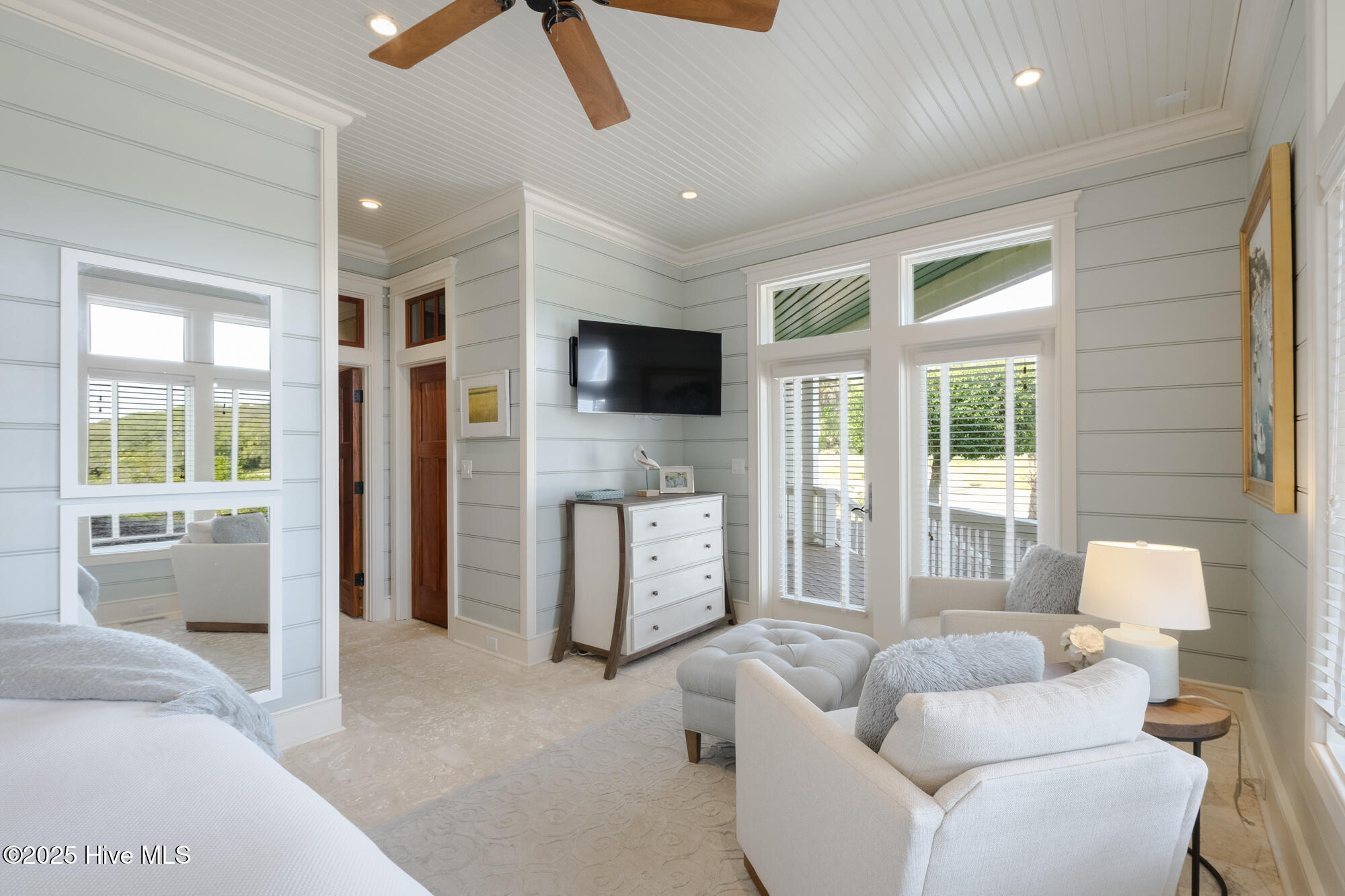 100517307 | Photo 19