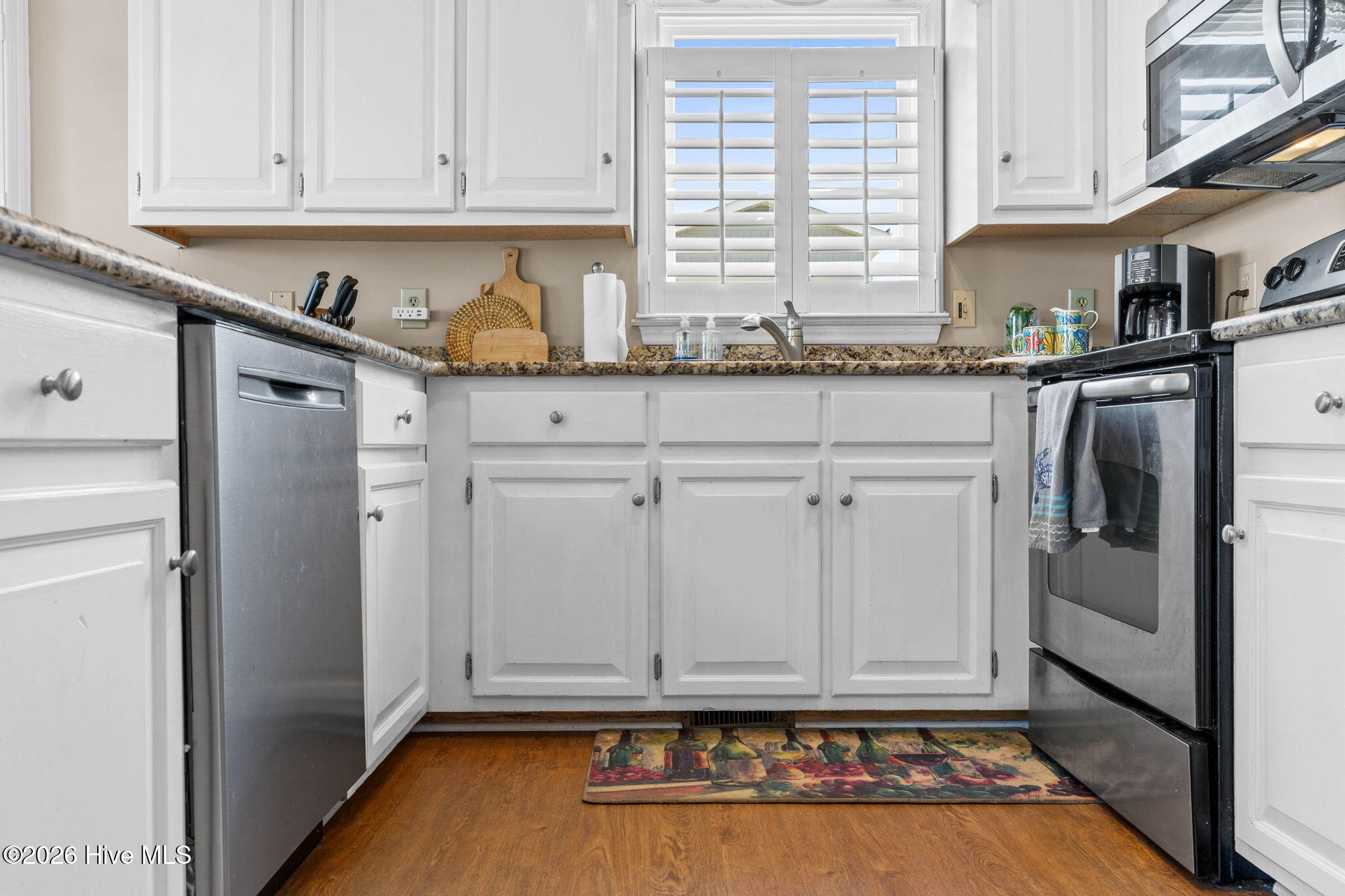 100566537 | Photo 23