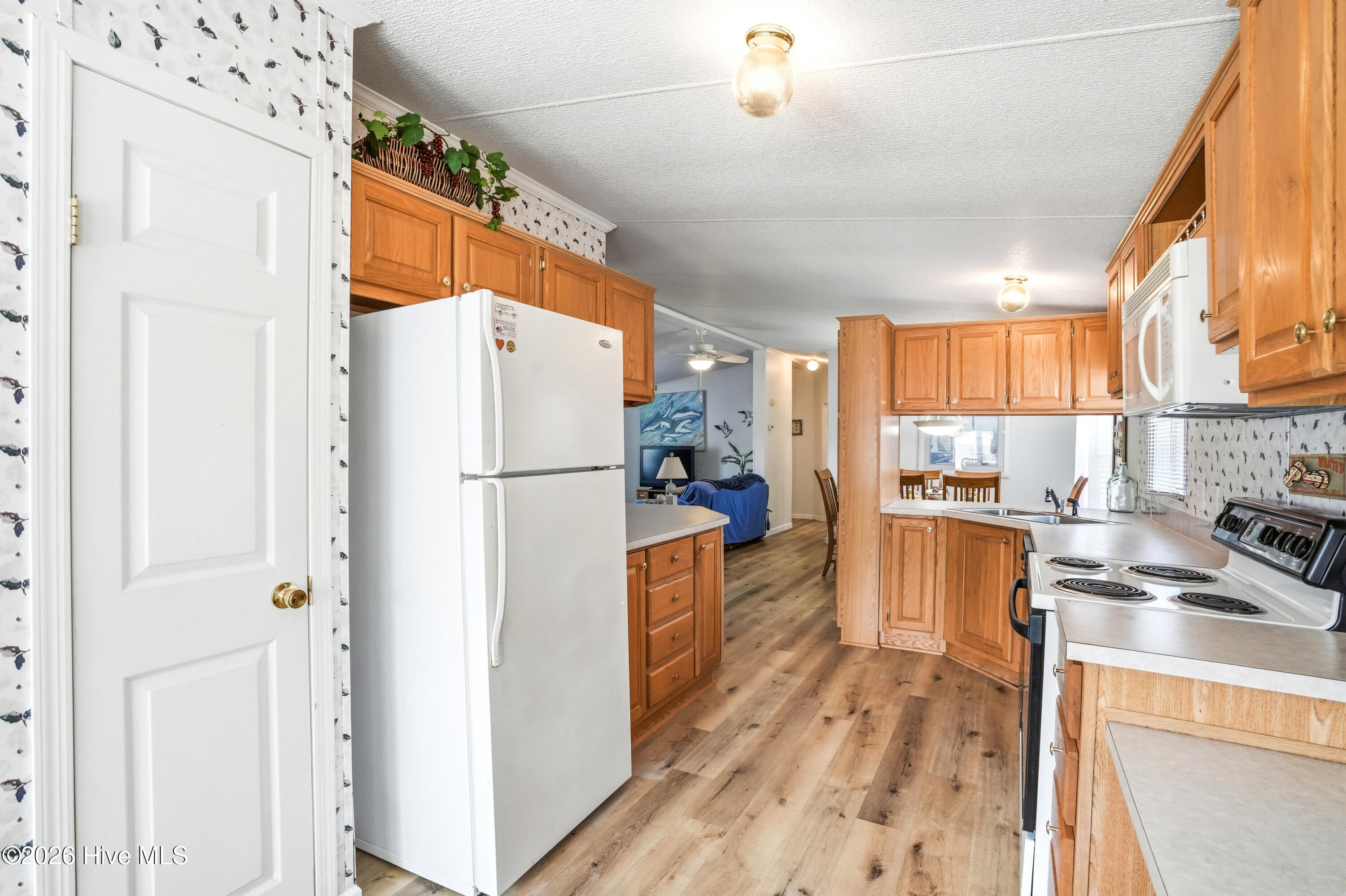 100565641 | Photo 11