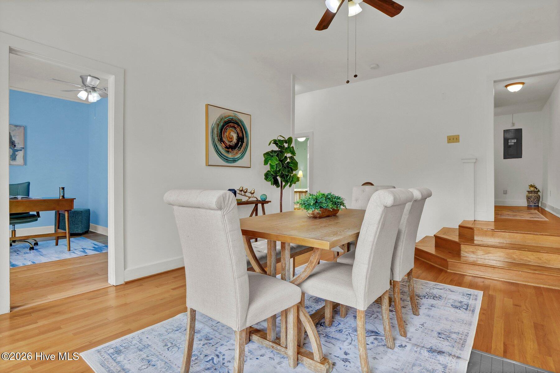 100561074 | Photo 14