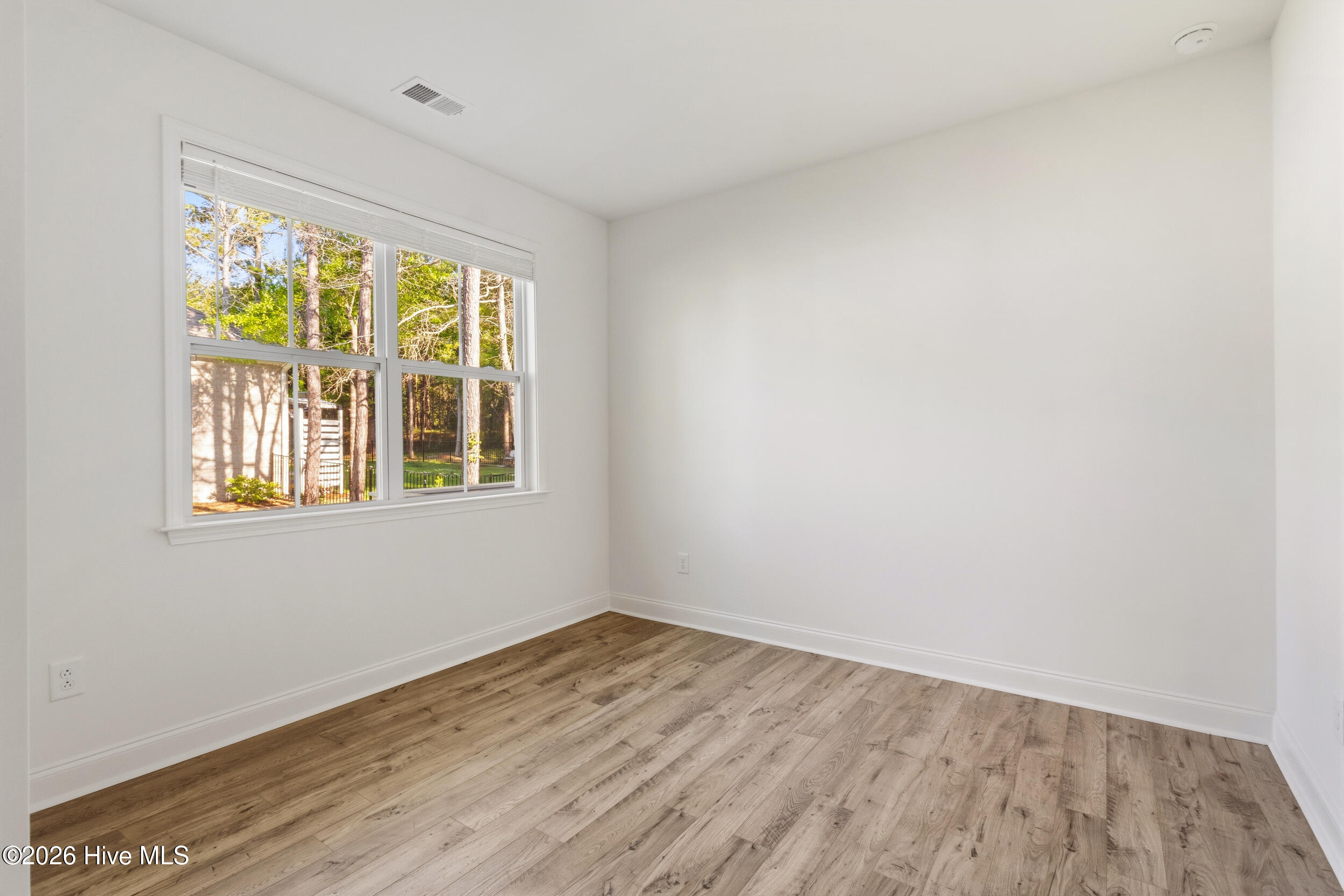 100567721 | Photo 35