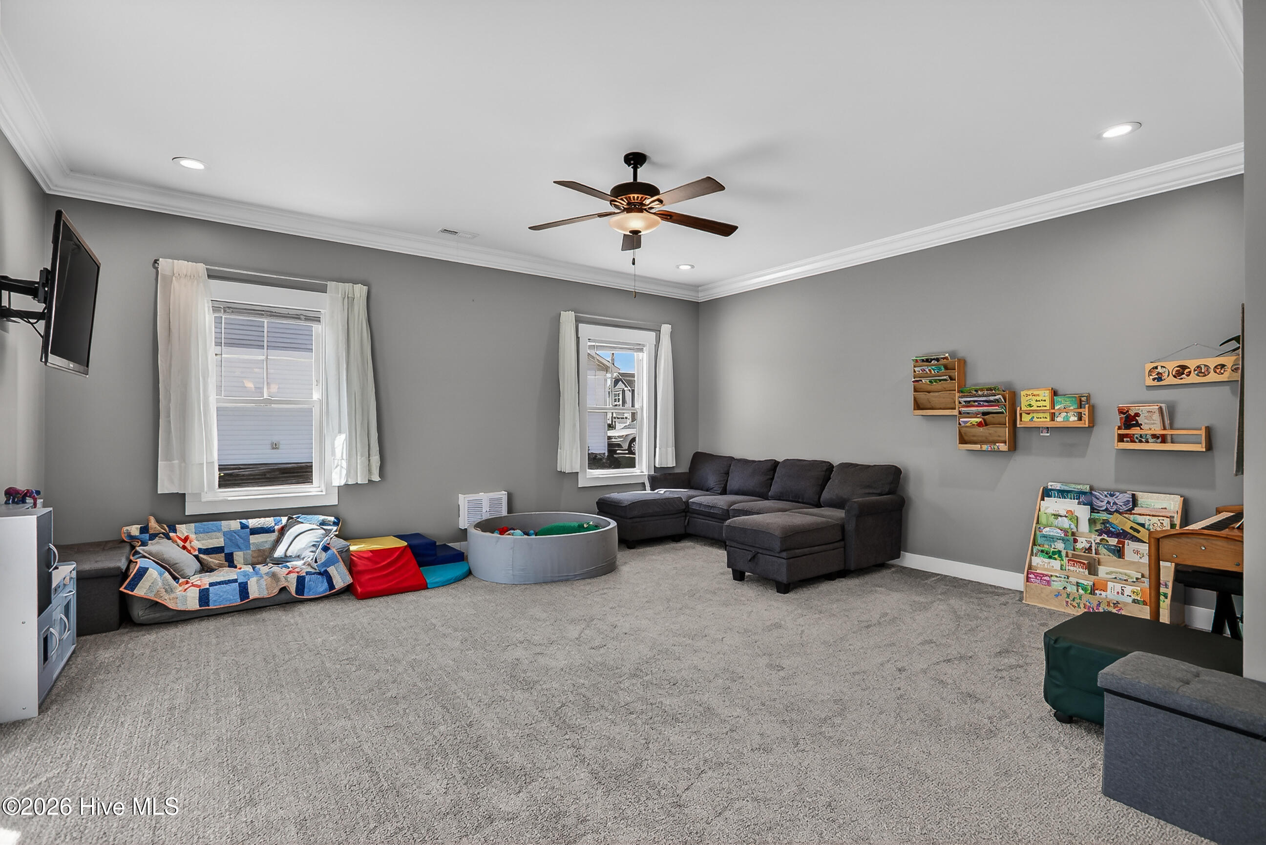 100569243 | Photo 11