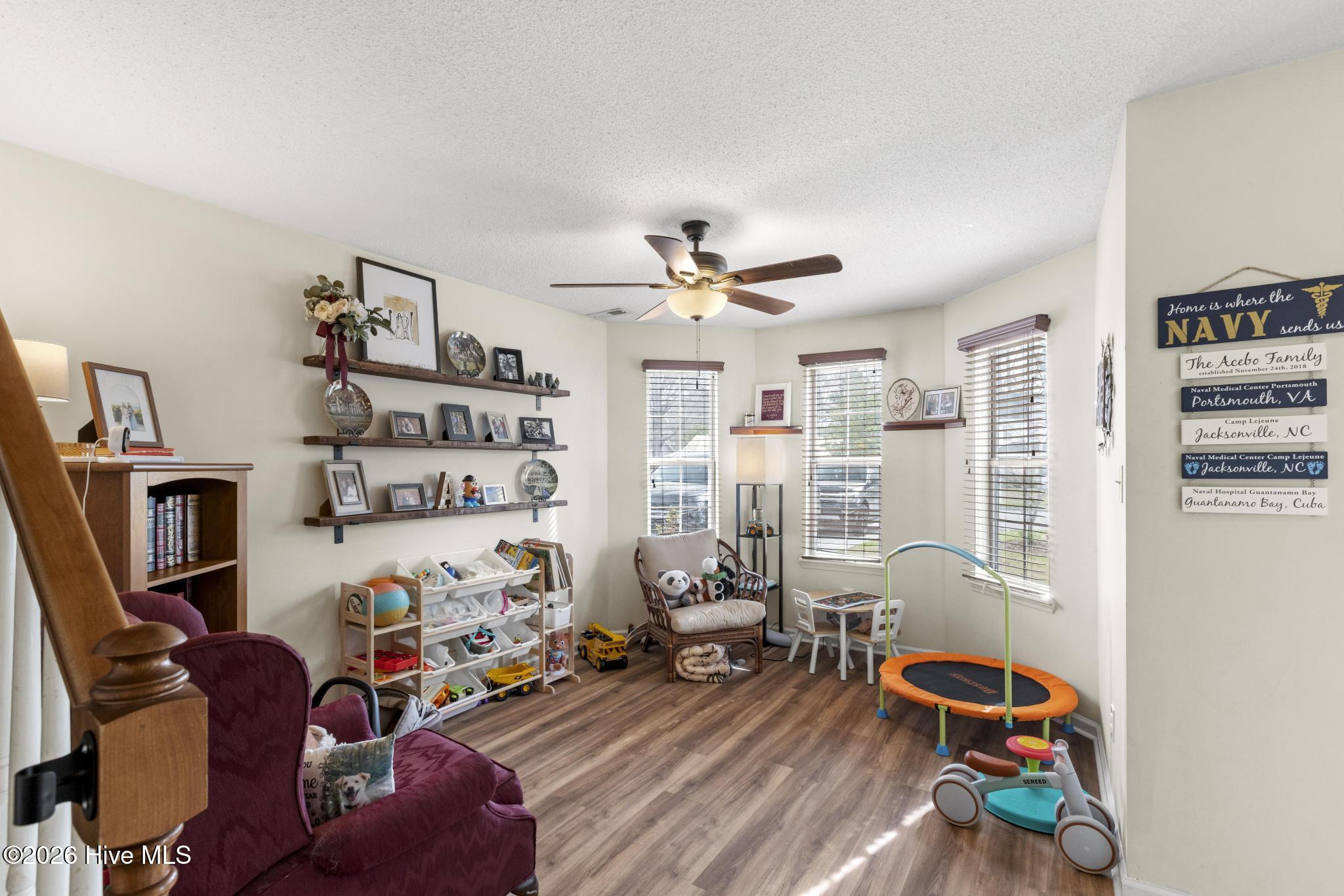 100560413 | Photo 14