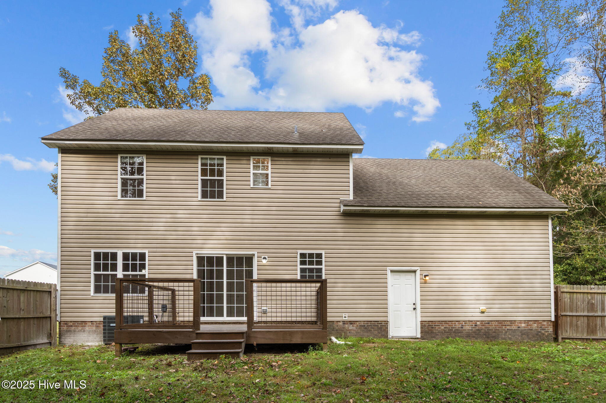 100565429 | Photo 28