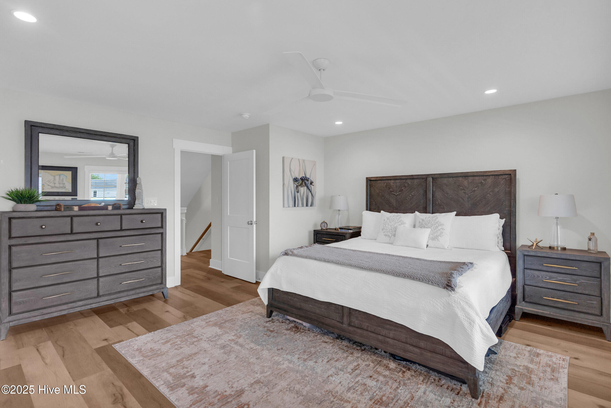 100565755 | Photo 17