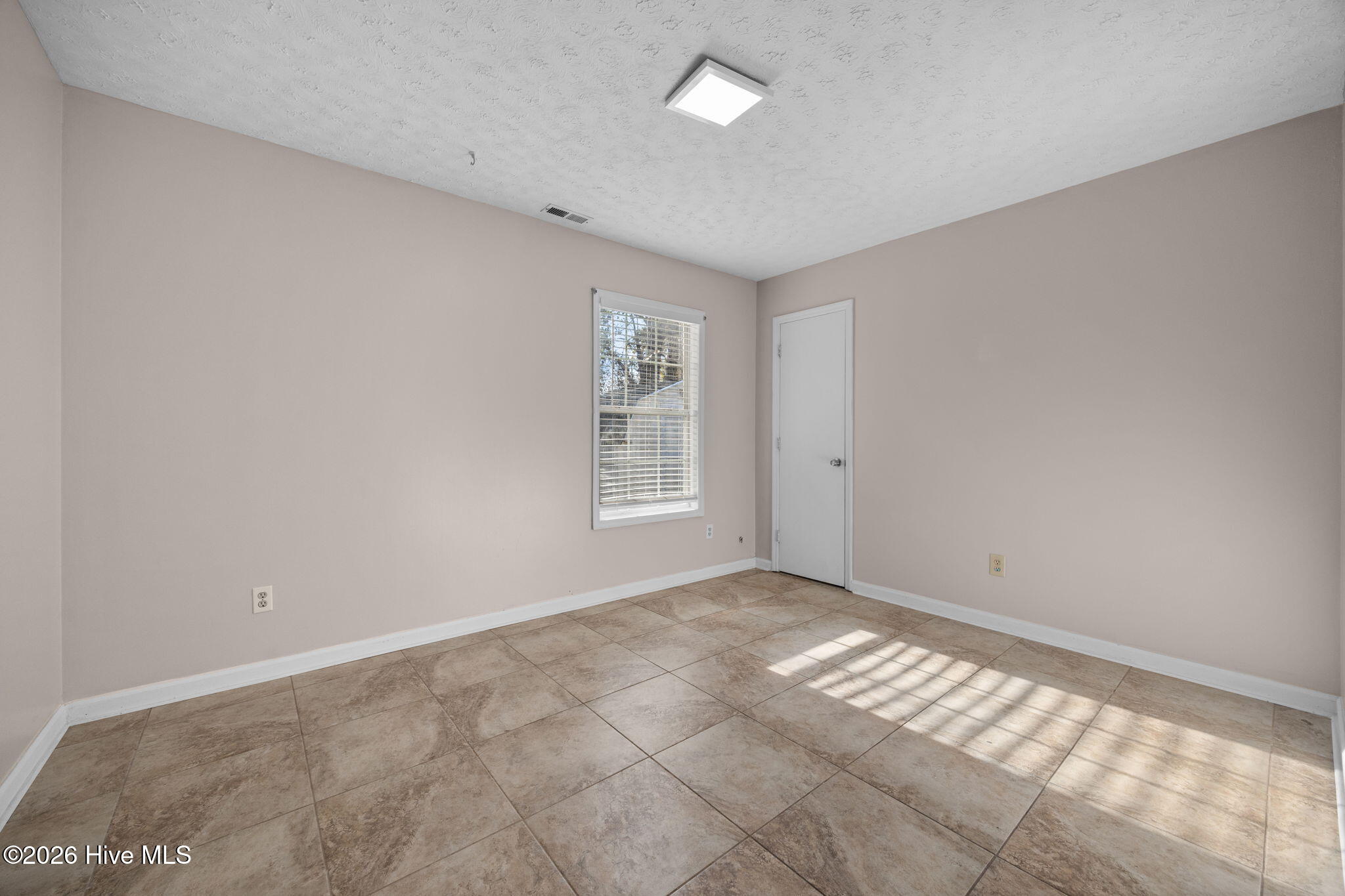 100550799 | Photo 27