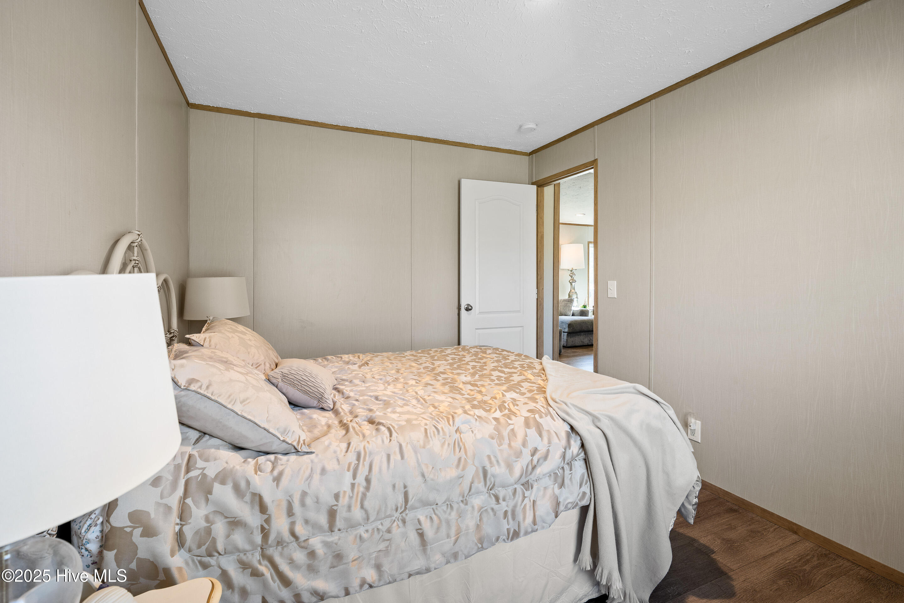 100541074 | Photo 18