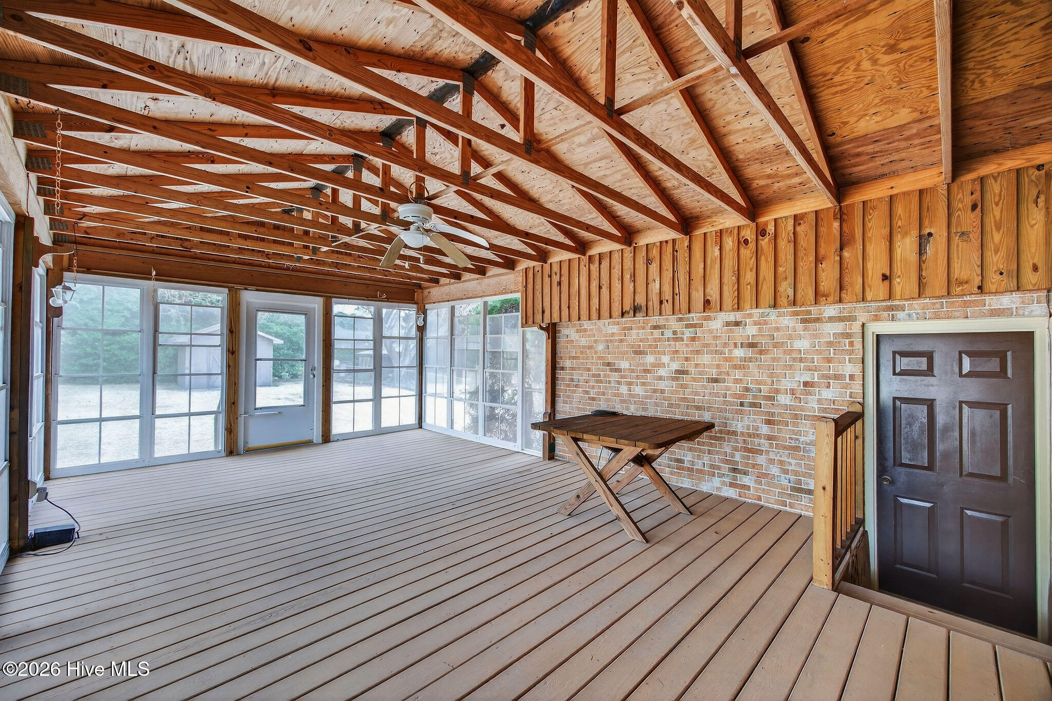 100556138 | Photo 43