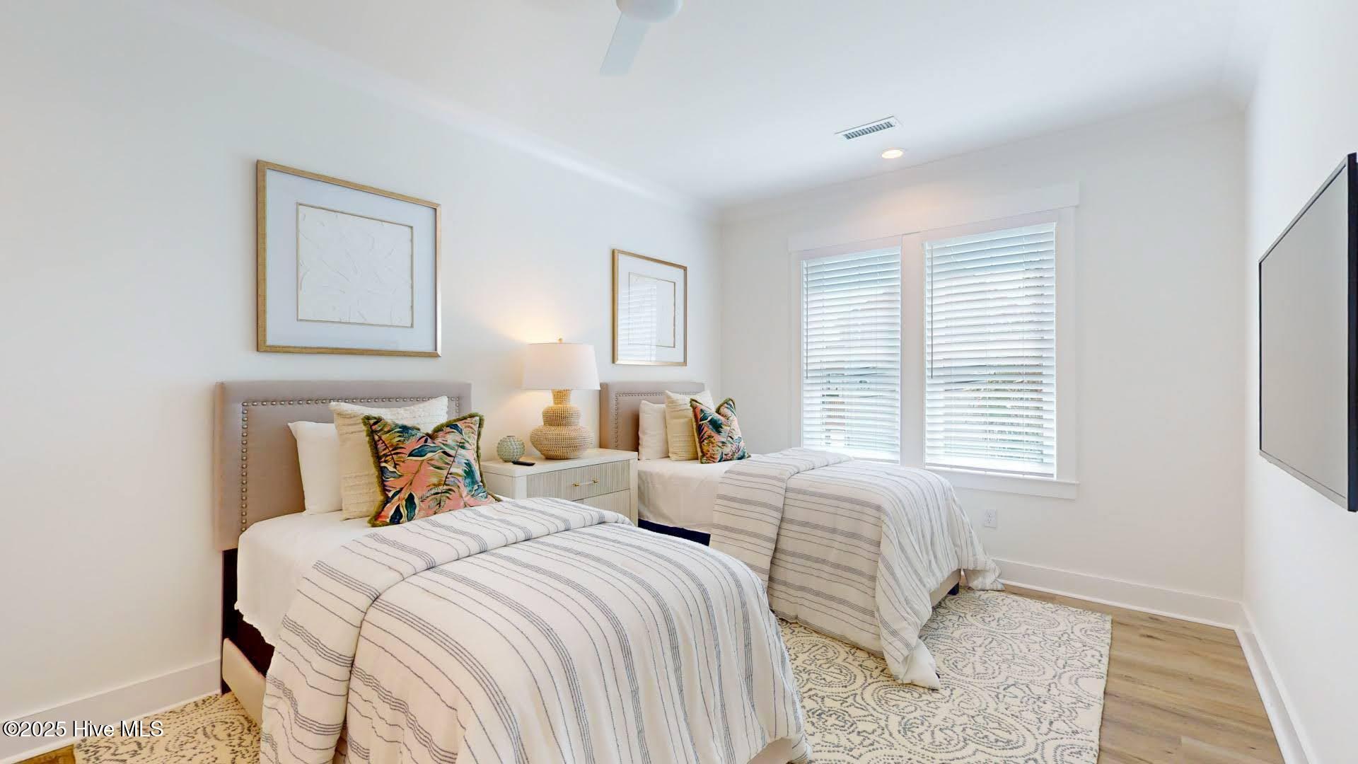 100560716 | Photo 70