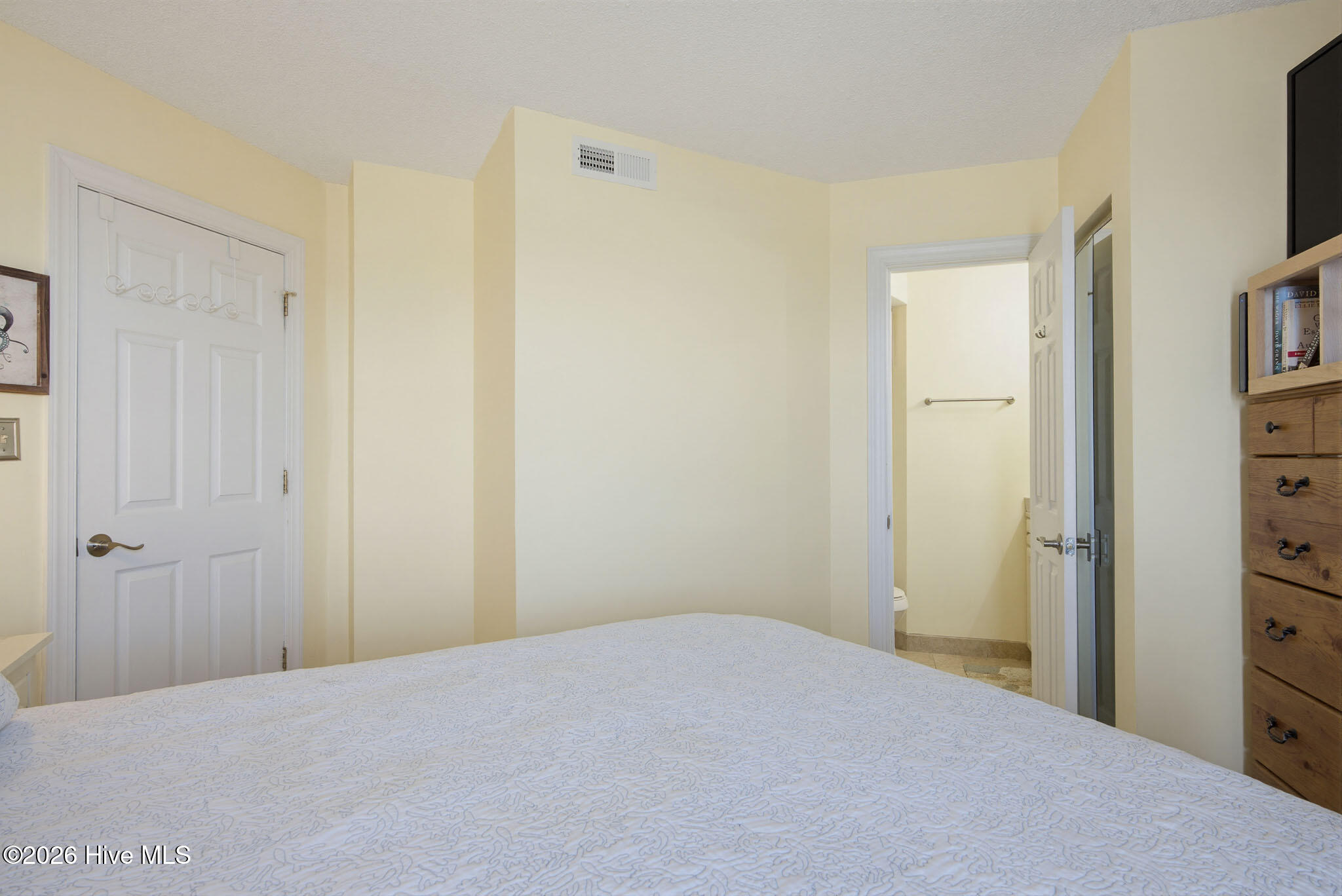 100569800 | Photo 19