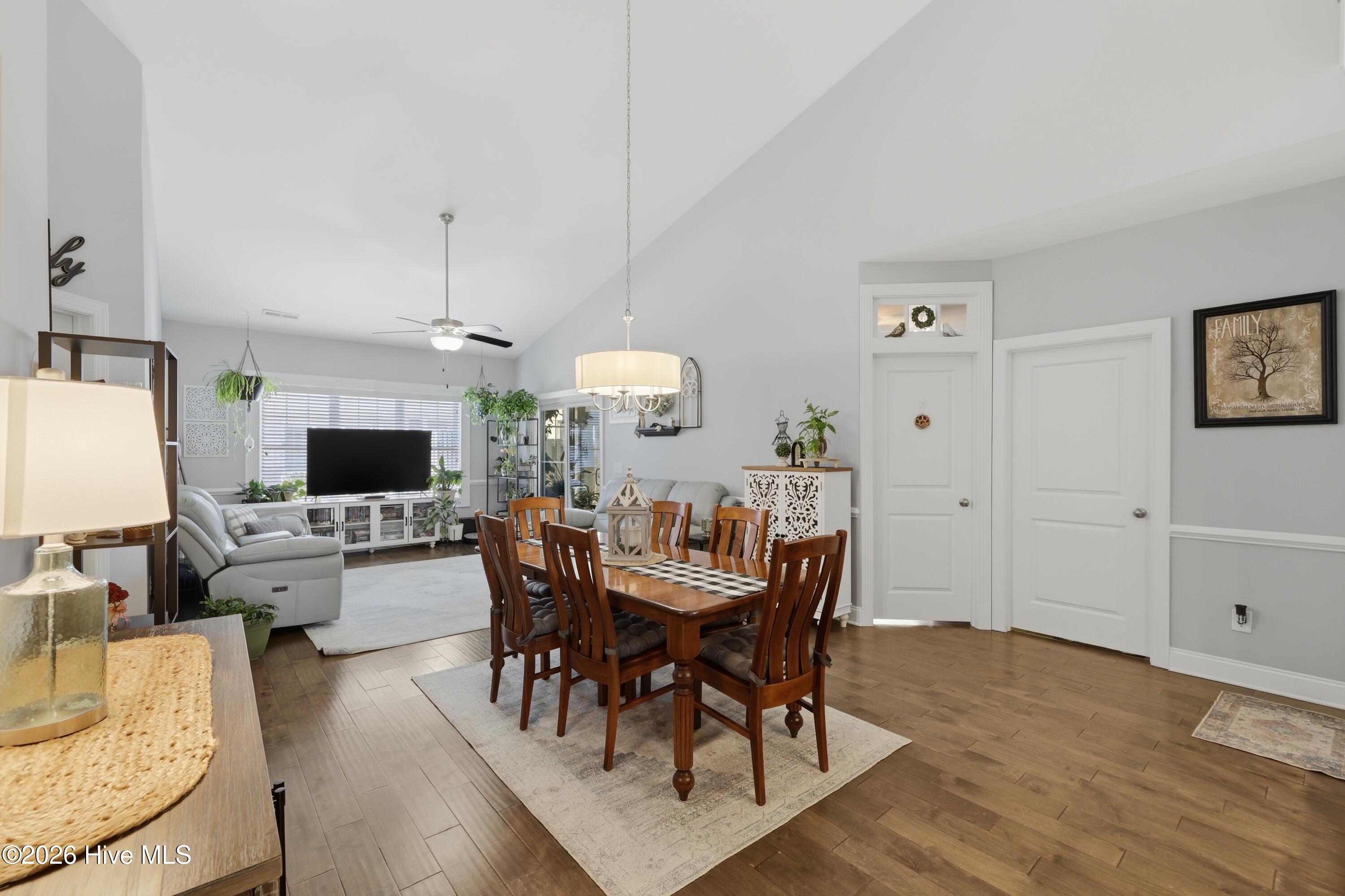 100561960 | Photo 12