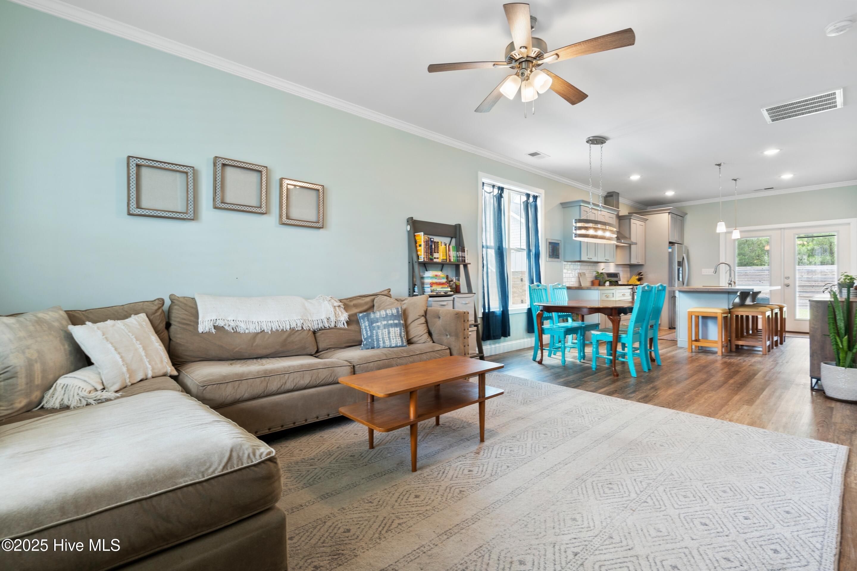 100567642 | Photo 16