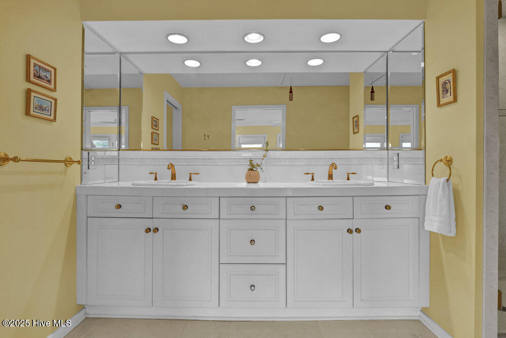 100511026 | Photo 36