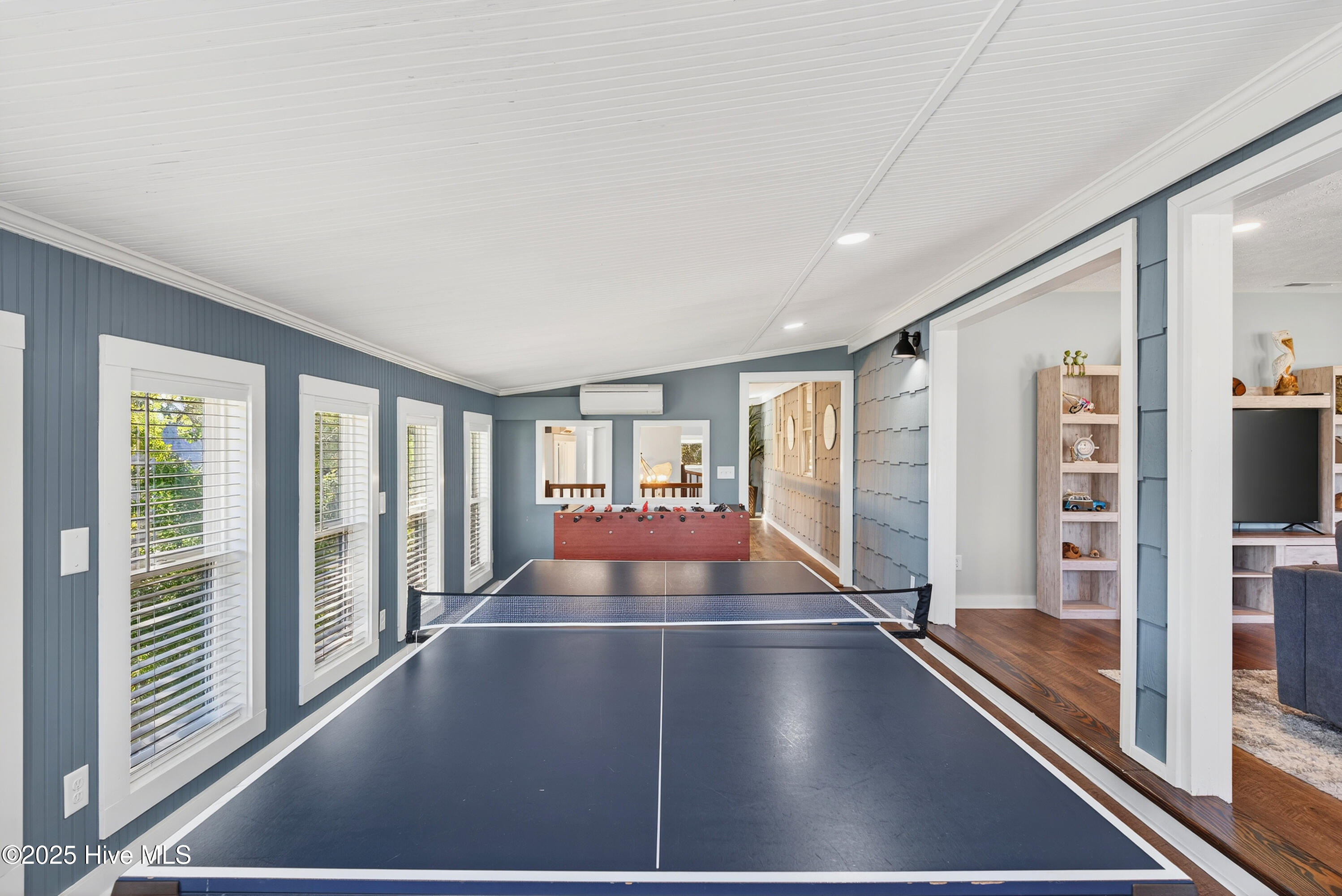 100537887 | Photo 43