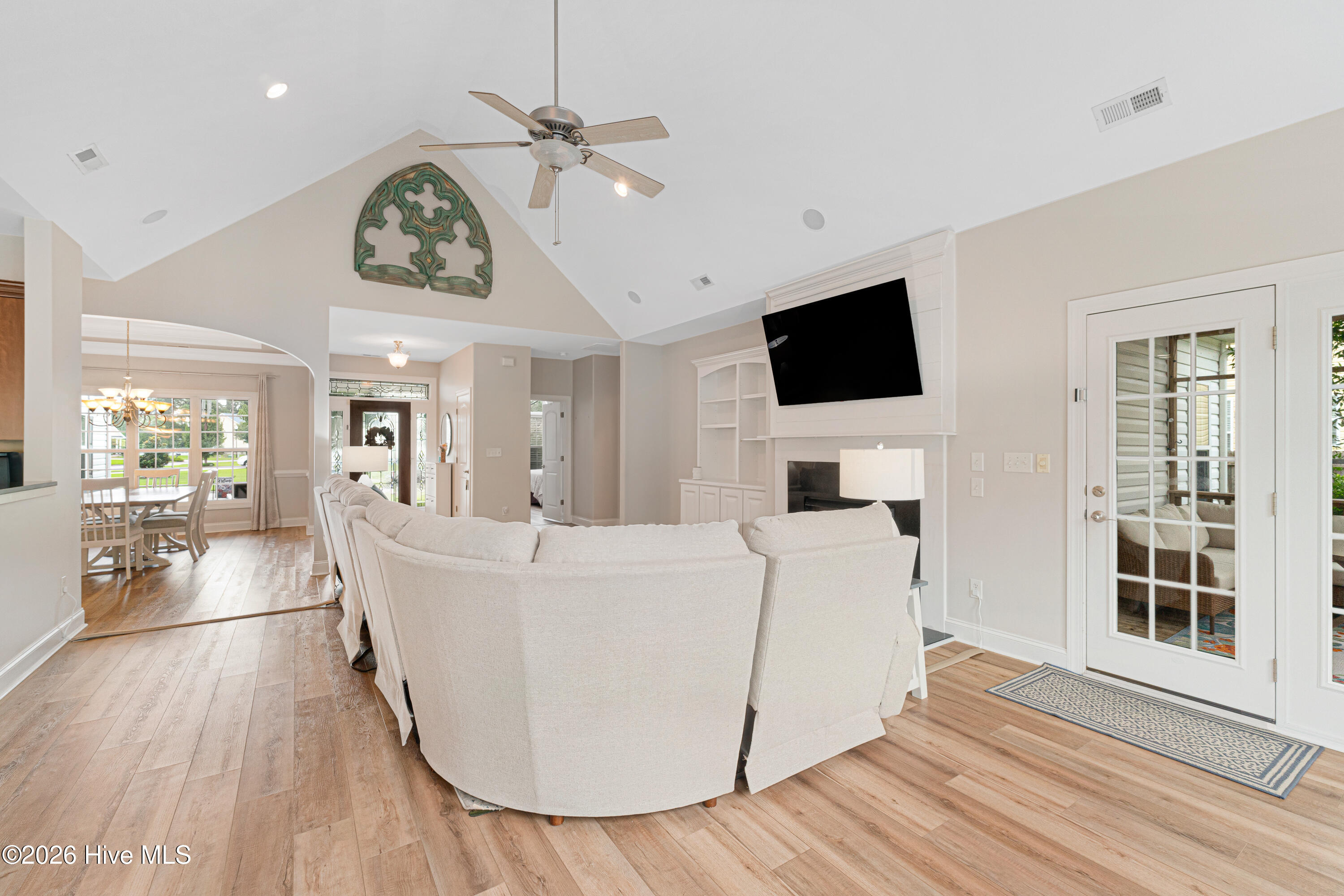 412 Waverly Court,Newport
